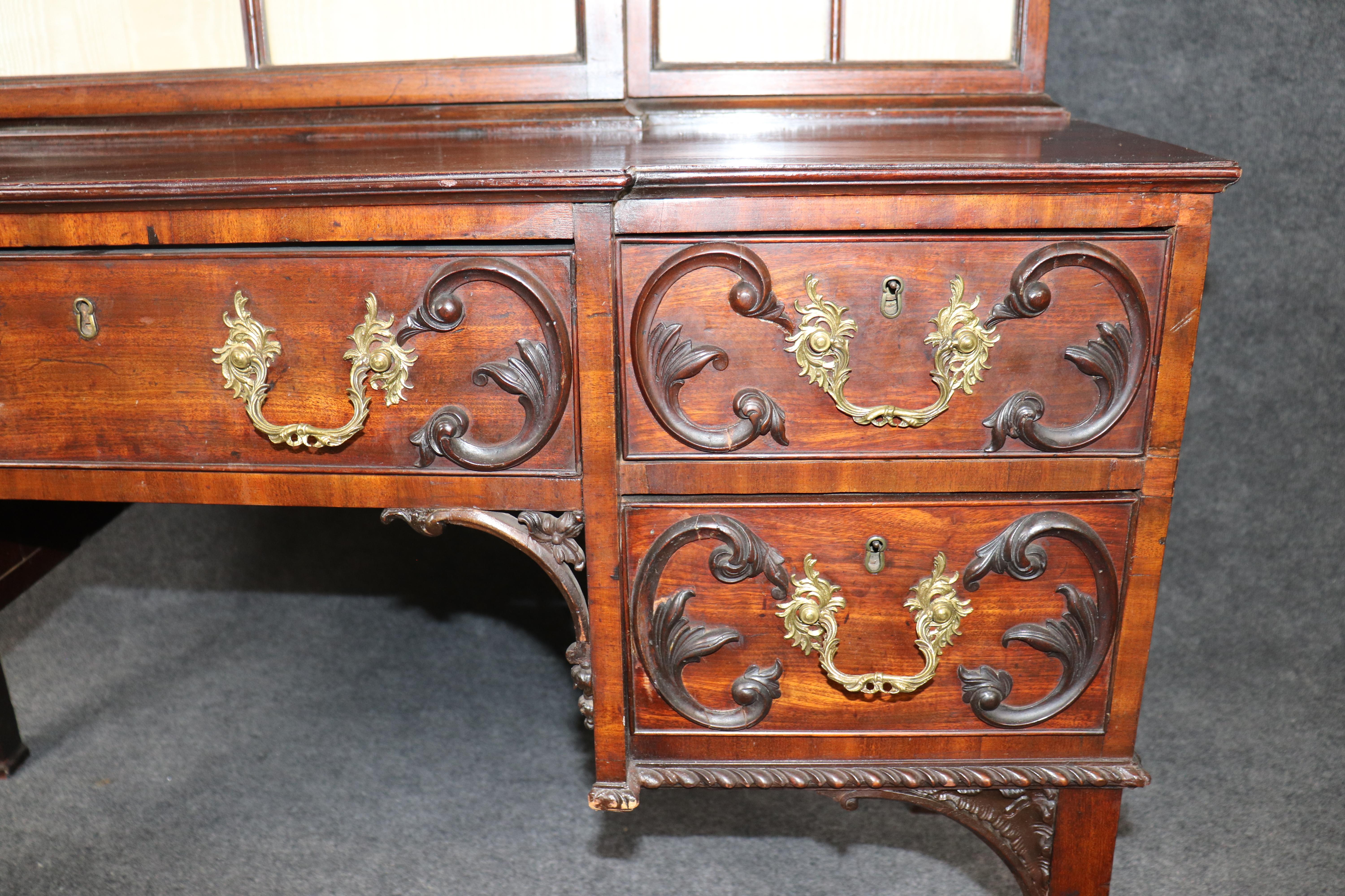 Early 20th Century Fine Quality English Georgian Mahogany Carved Gothic Style China Cabinet Vitrine For Sale