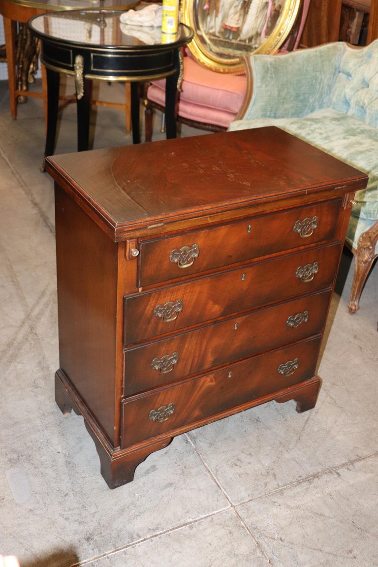 Fine Quality English Mahogany Style Bachelors Chest Nightstand