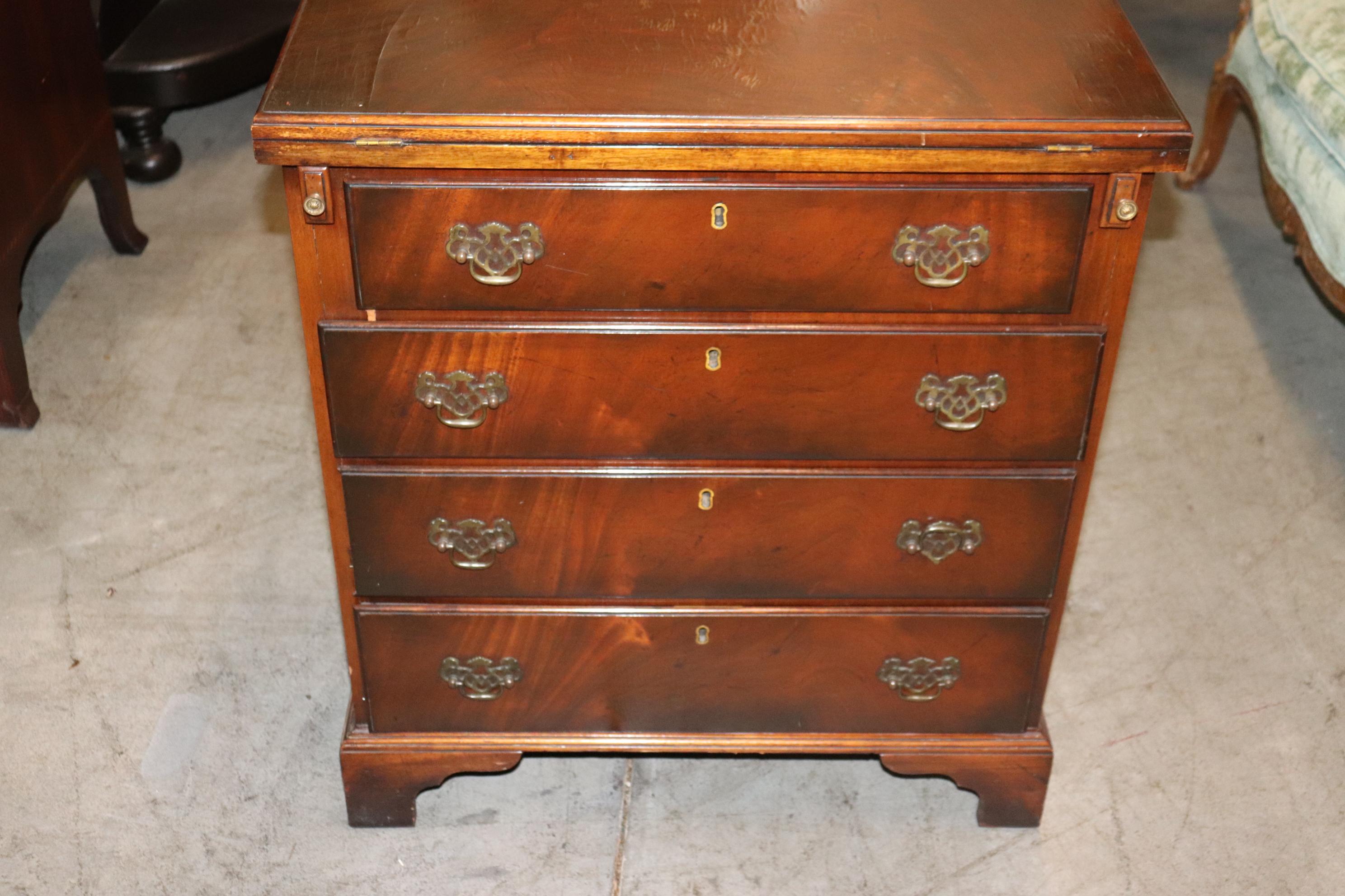 Fine Quality English Mahogany Georgian Style Bachelors Chest Nightstand For Sale 2