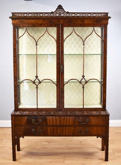 Fine Quality Flamed Mahogany Chinese Chippendale Style Display Cabinet