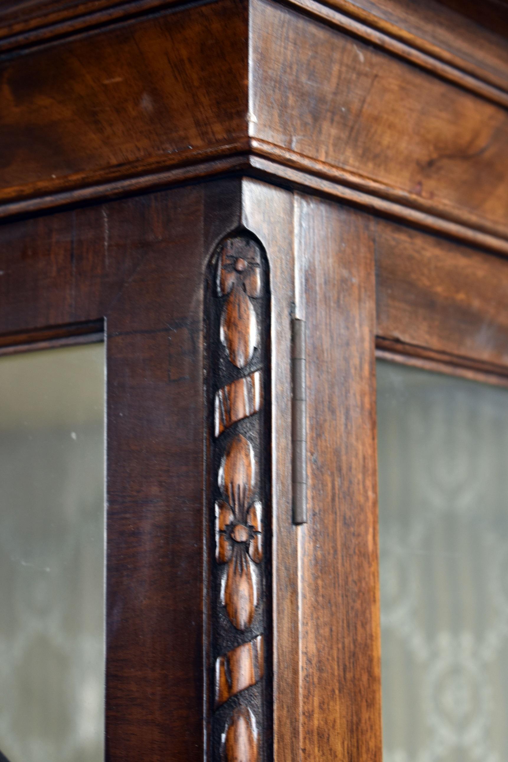 Early 20th Century Fine Quality Flamed Mahogany Chinese Chippendale Style Display Cabinet