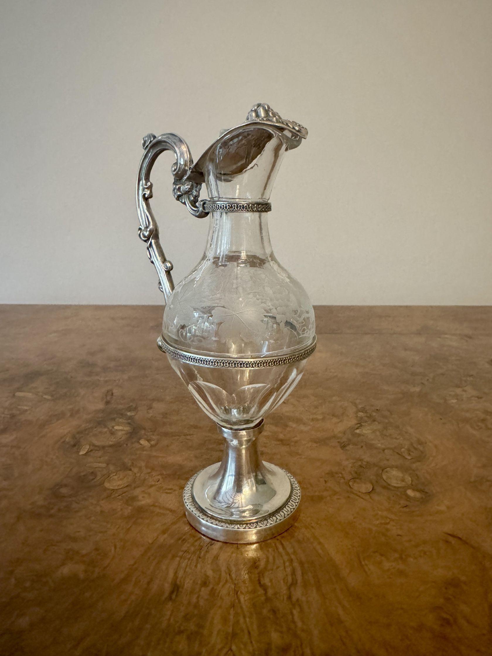 Argent Aiguière en verre et en argent du 19e siècle, ancienne et française, de belle qualité en vente