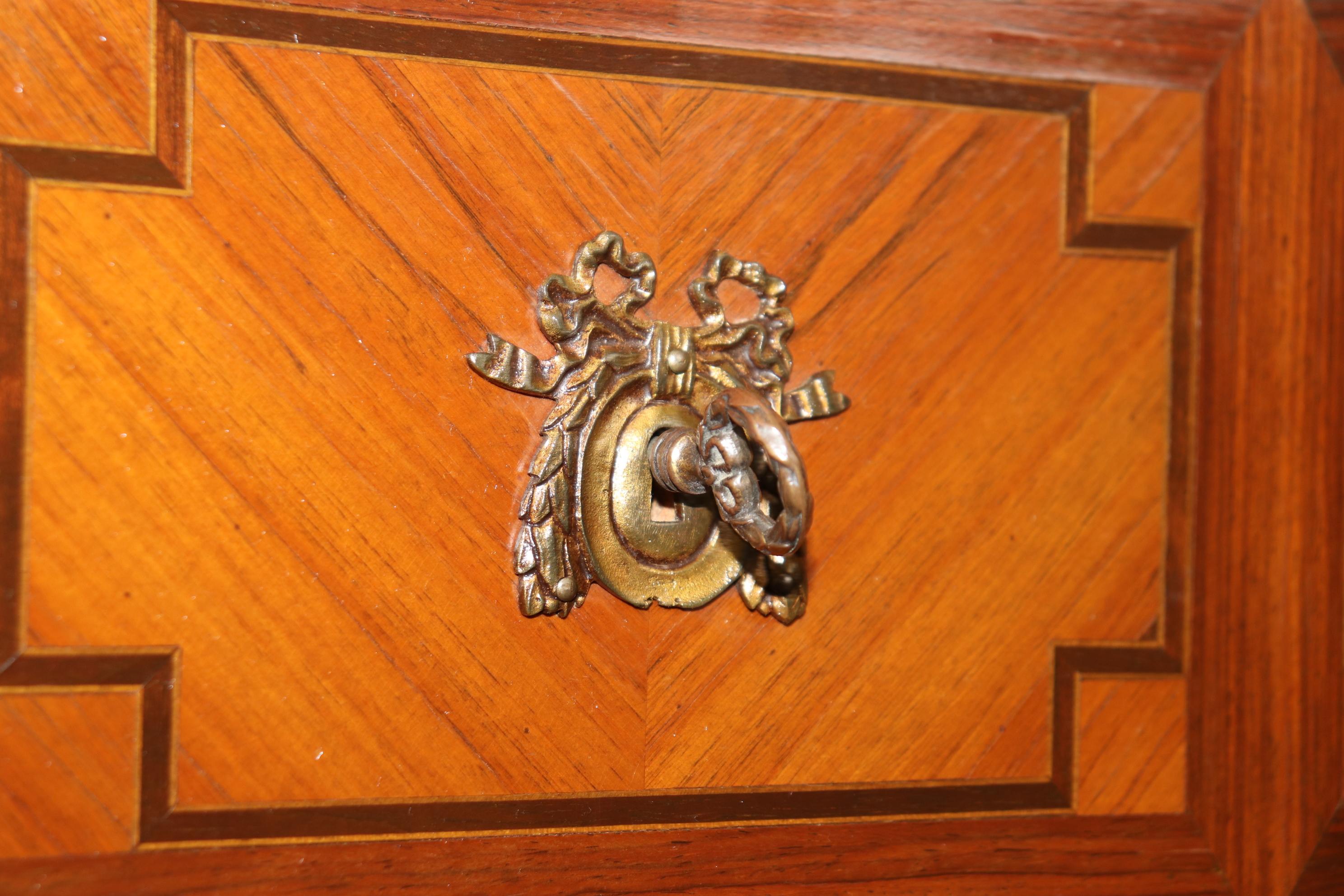 Feine Qualität Französisch Bronze montiert Marmor oben drei Schubladen Kommode Dresser im Angebot 6