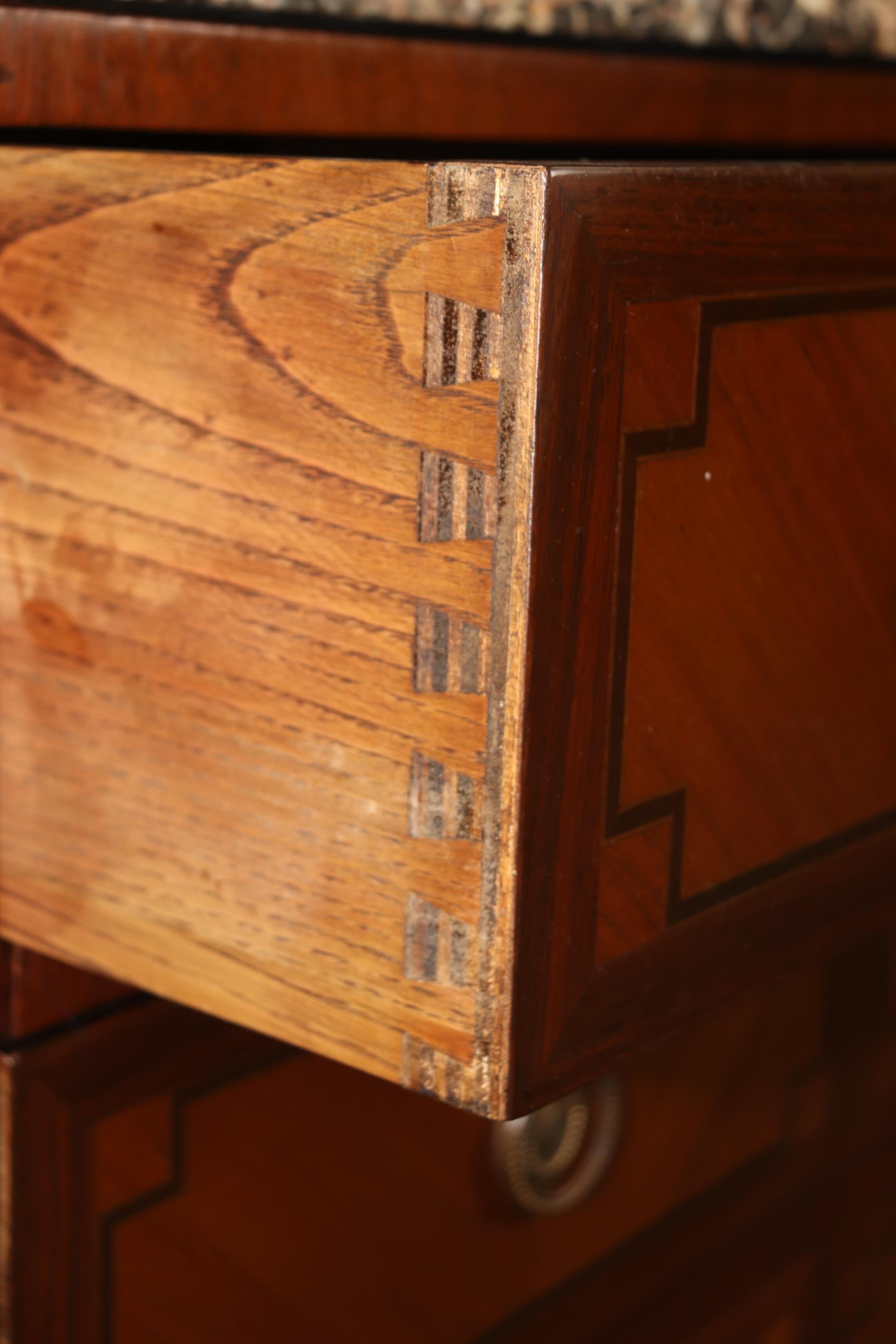 Feine Qualität Französisch Bronze montiert Marmor oben drei Schubladen Kommode Dresser im Angebot 8