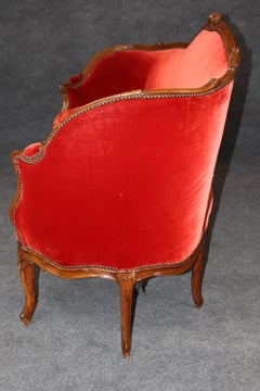 Noyer français sculpté de qualité supérieure, style Louis XV, époque 1840, avec fleurs