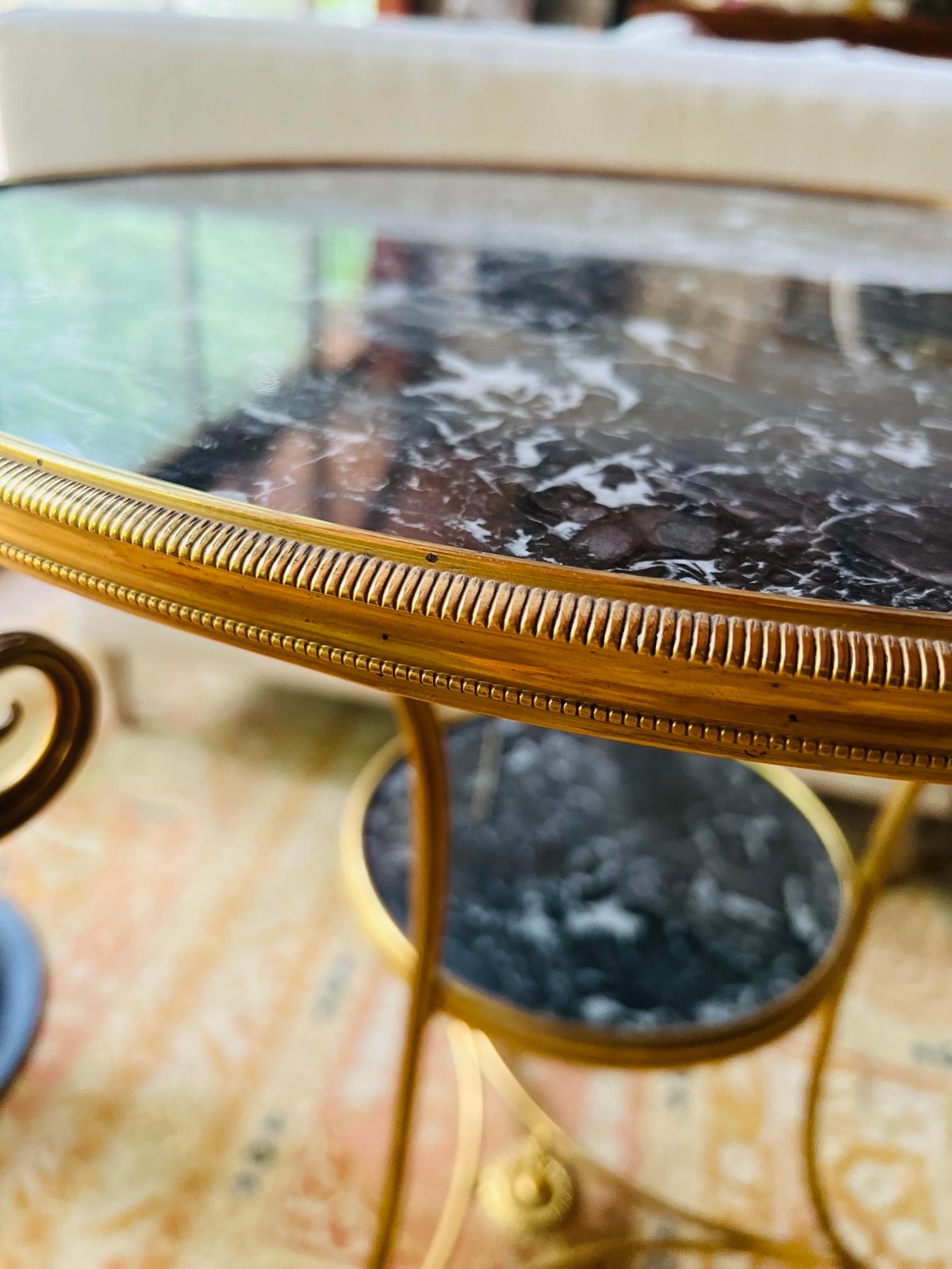 Table de centre en bronze doré et marbre noir de style directoire français de qualité supérieure Gueridon en vente 3