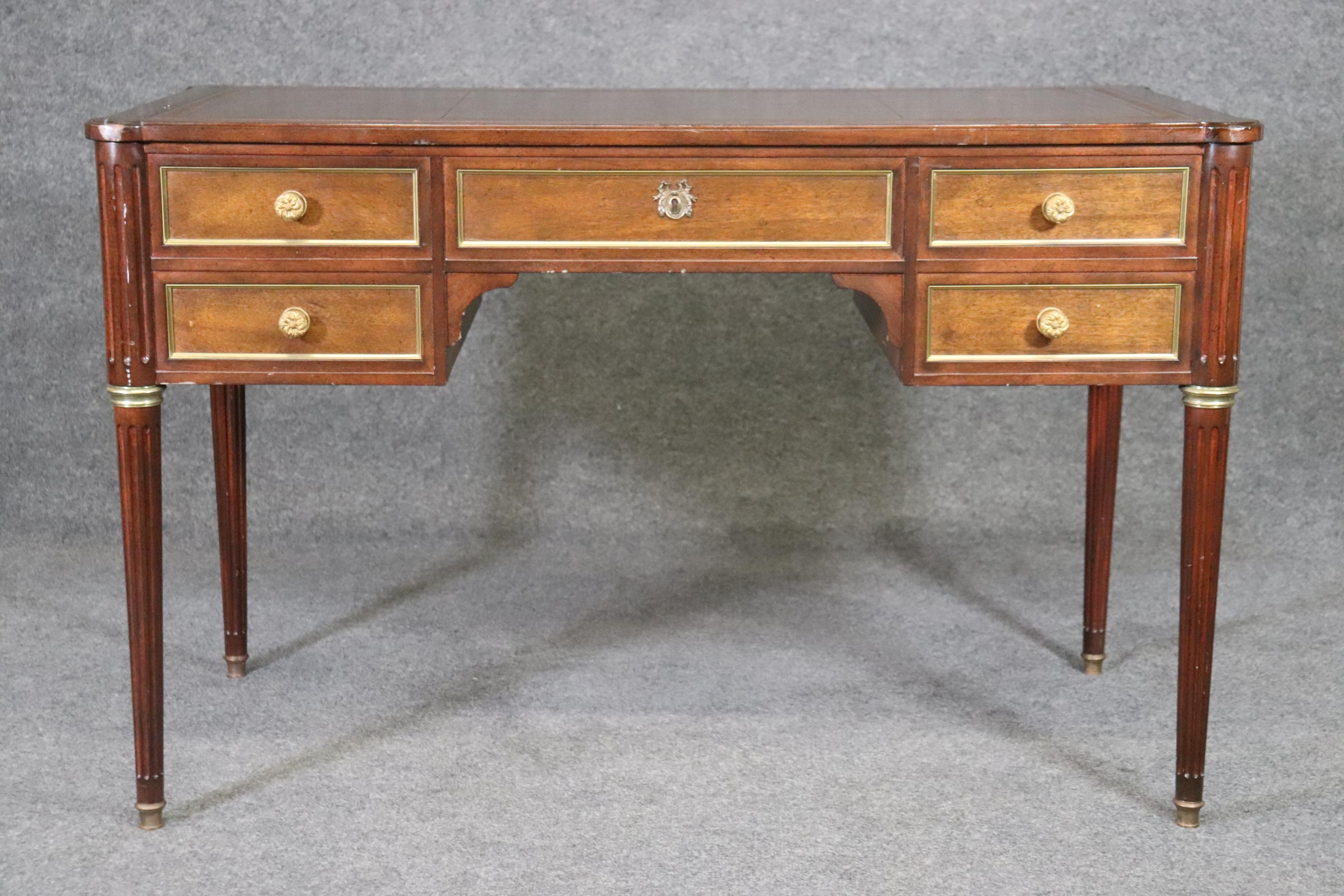 Fine Quality French Directore Louis XVI Style Leather Top Faux Partners Desk In Good Condition For Sale In Swedesboro, NJ