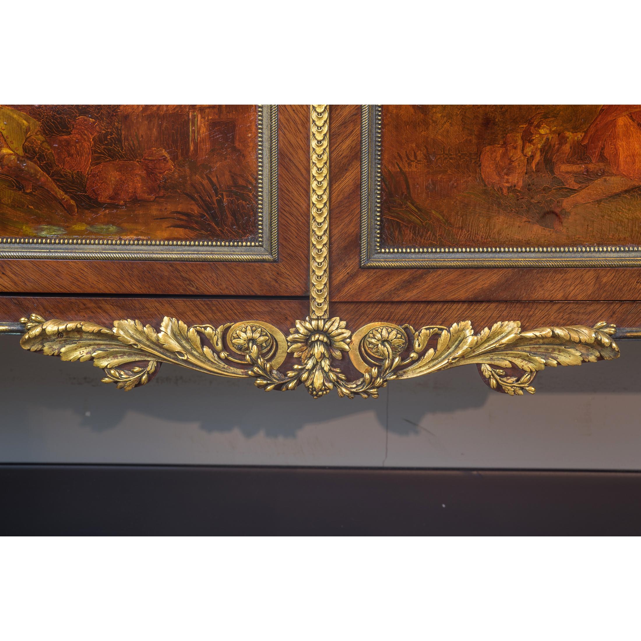 Vitrina montata in bronzo dorato francese di alta qualità in vendita 5