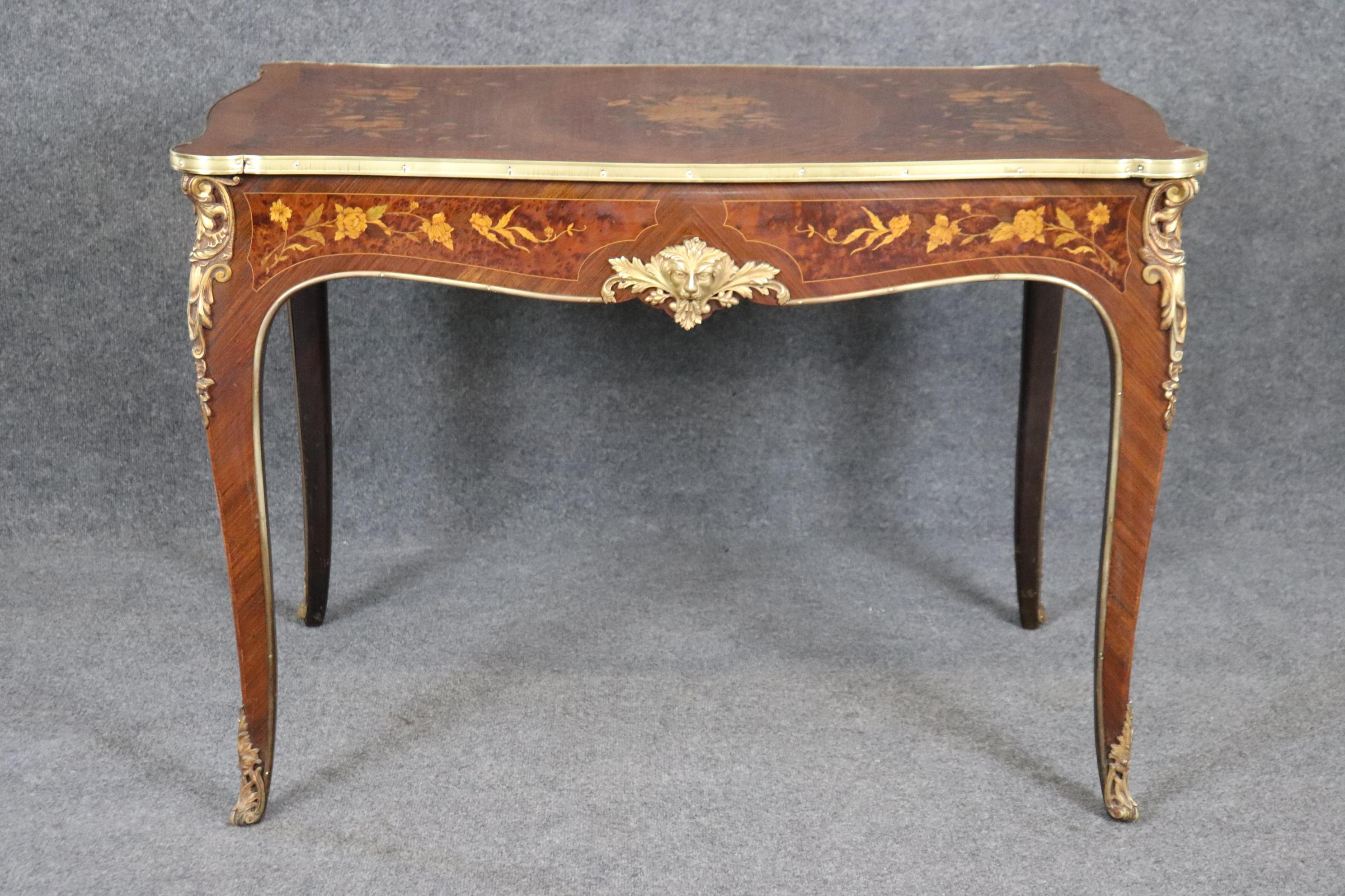 Fine Quality French Inlaid Walnut Rosewood Louis XV Bronze Mounted Center Table  For Sale 4