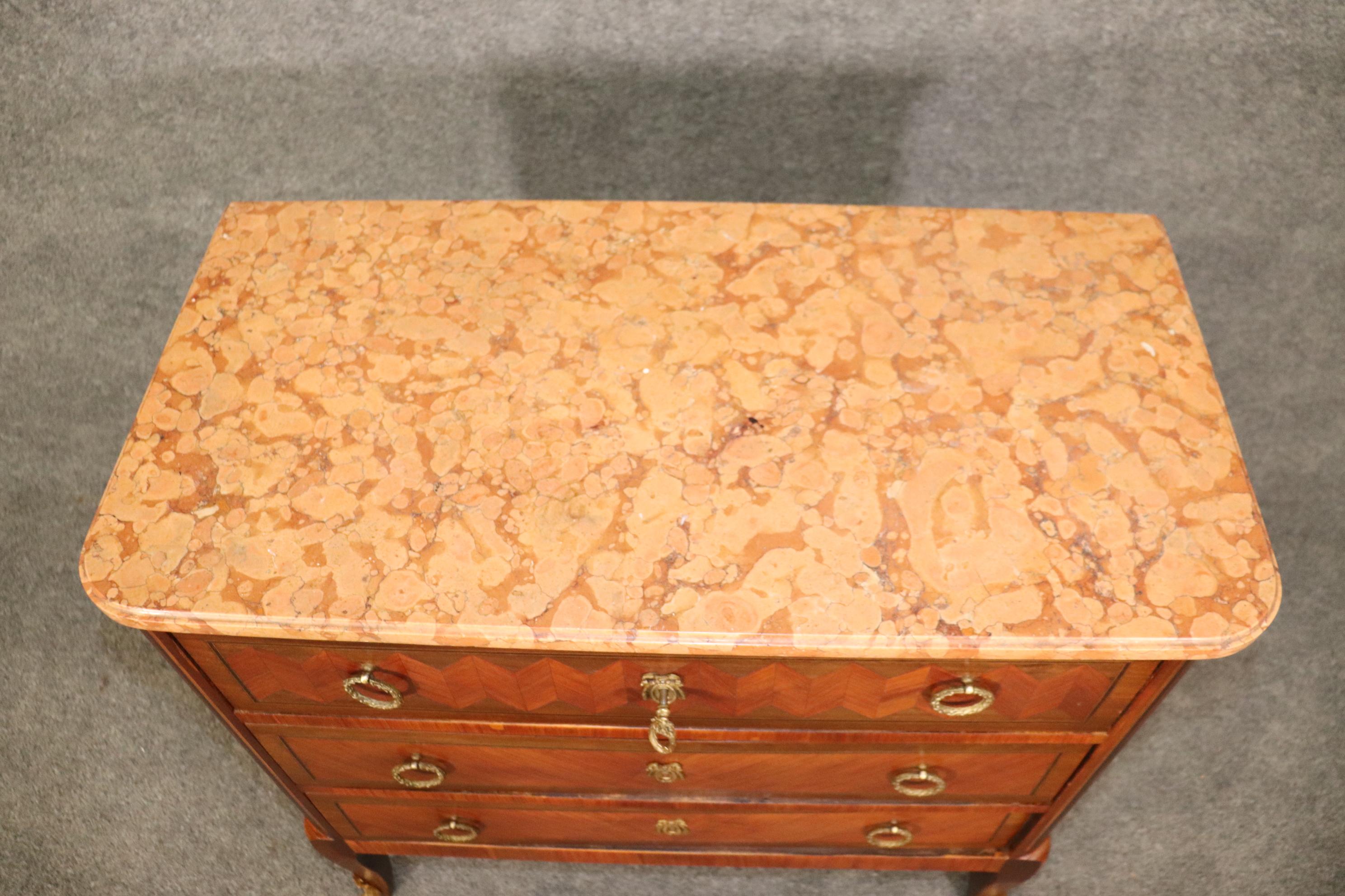 Fine Quality French Louis XV Kingwood and Coral Hued Marble Top Commode  For Sale 5