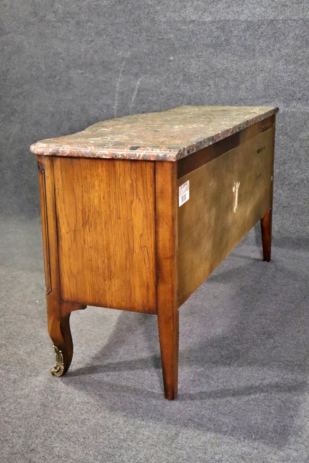 Magnifique qualité française Louis XV Marbre Top Low Wide TV Stand Dresser Commode  en vente 3