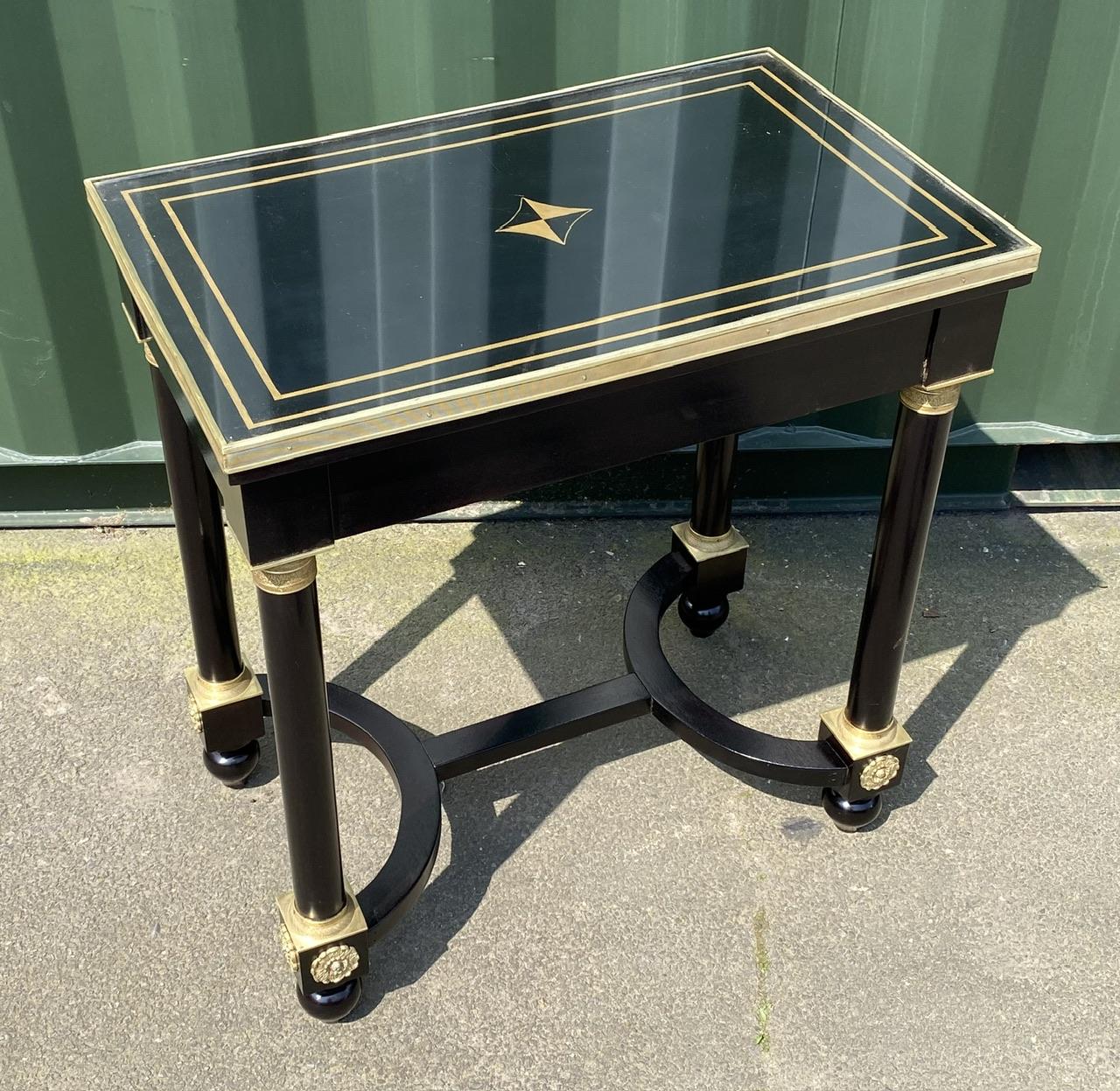 Fine Quality French Louis XVI Lamp or Side Table In Good Condition For Sale In Seaford, GB