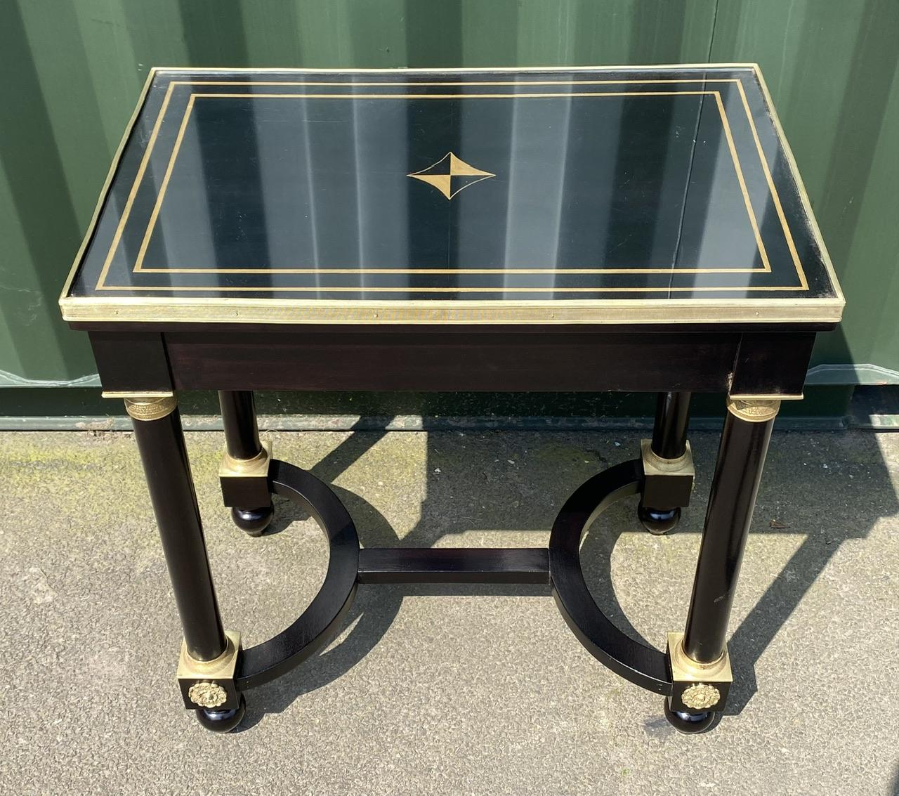 Fine Quality French Louis XVI Lamp or Side Table For Sale 1