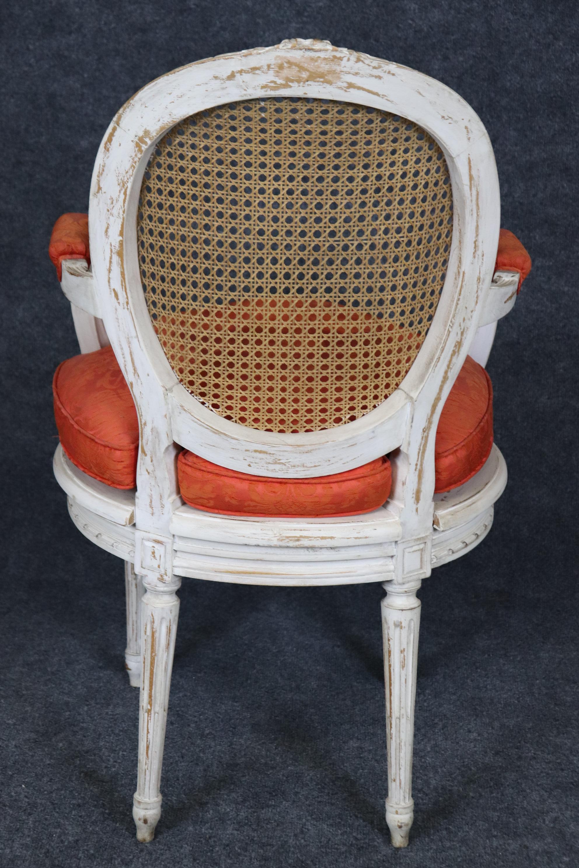 Canne Fauteuil en rotin de style Louis XVI, peint et patiné, Circa 1950 en vente