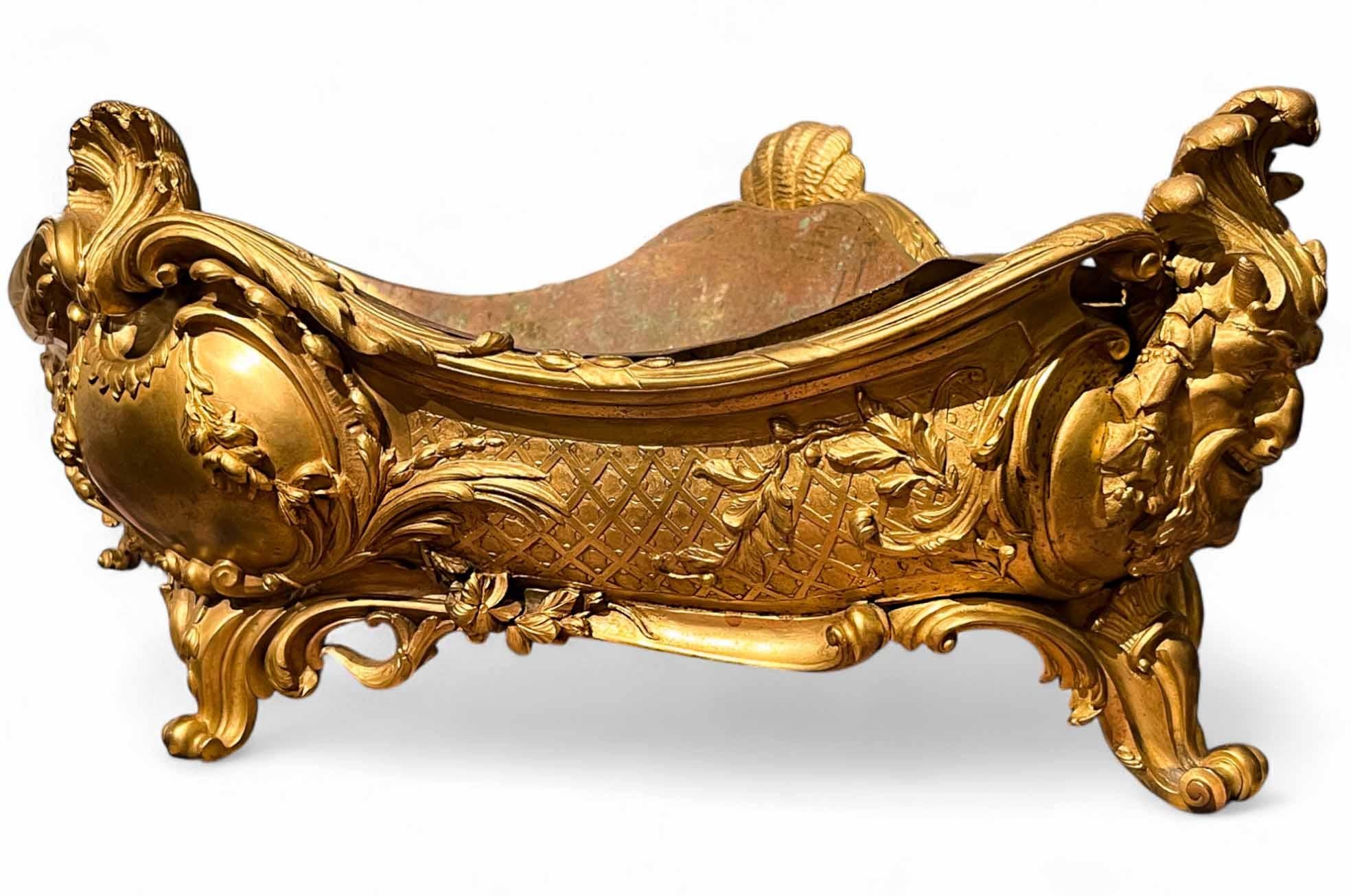 Francese Centrotavola neoclassico francese in bronzo dorato di alta qualità in vendita