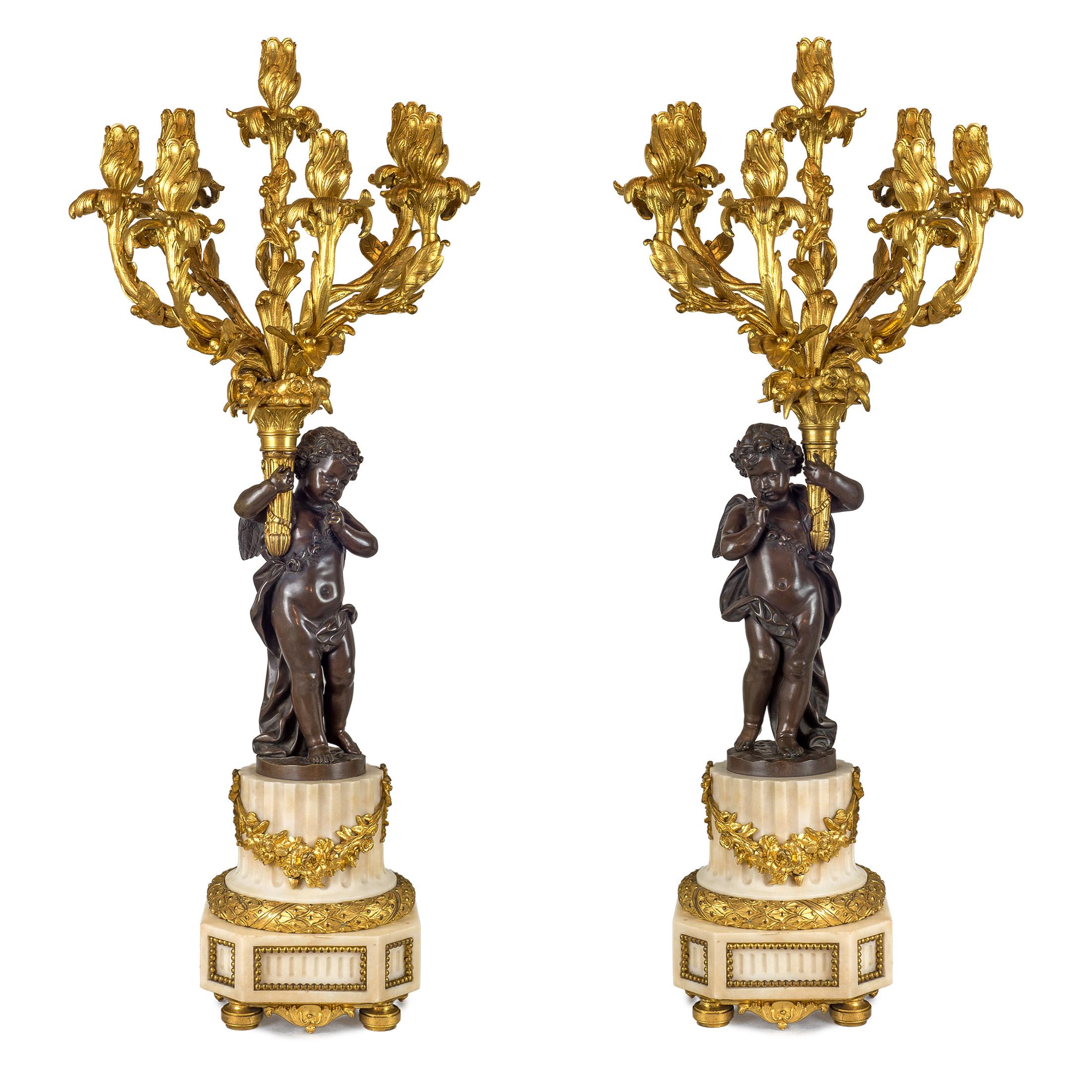 Ensemble d'horloges en bronze doré et marbre blanc de qualité supérieure, France en vente 3