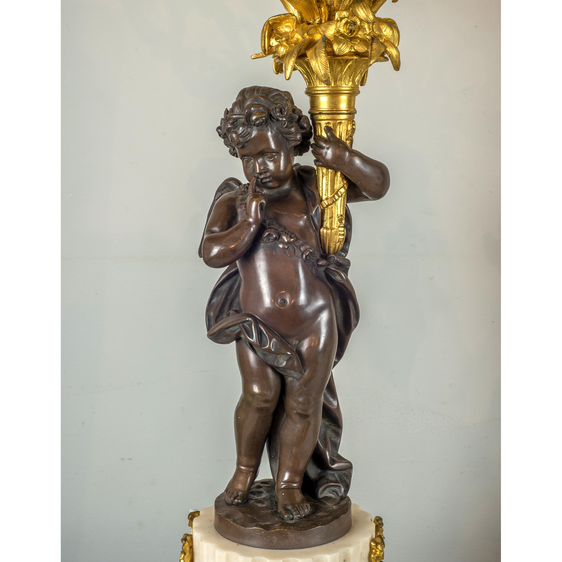 Ensemble d'horloges en bronze doré et marbre blanc de qualité supérieure, France en vente 6