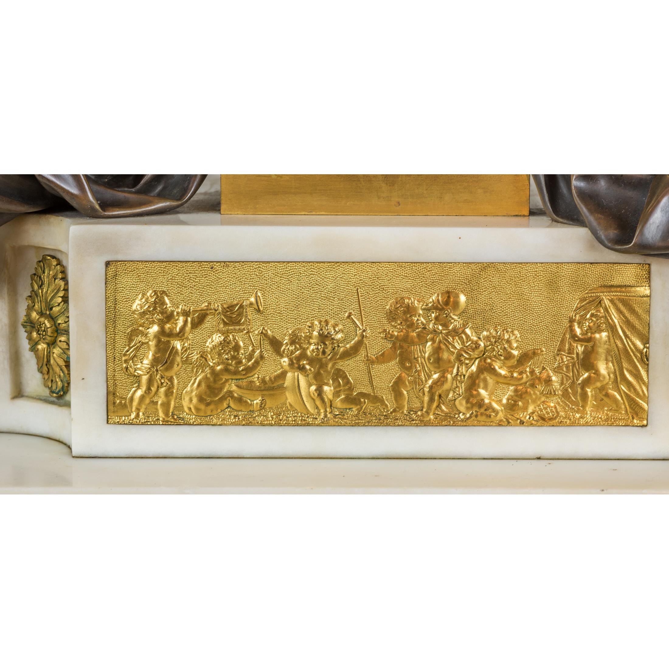 Ensemble d'horloges en bronze doré et marbre blanc de qualité supérieure, France en vente 2