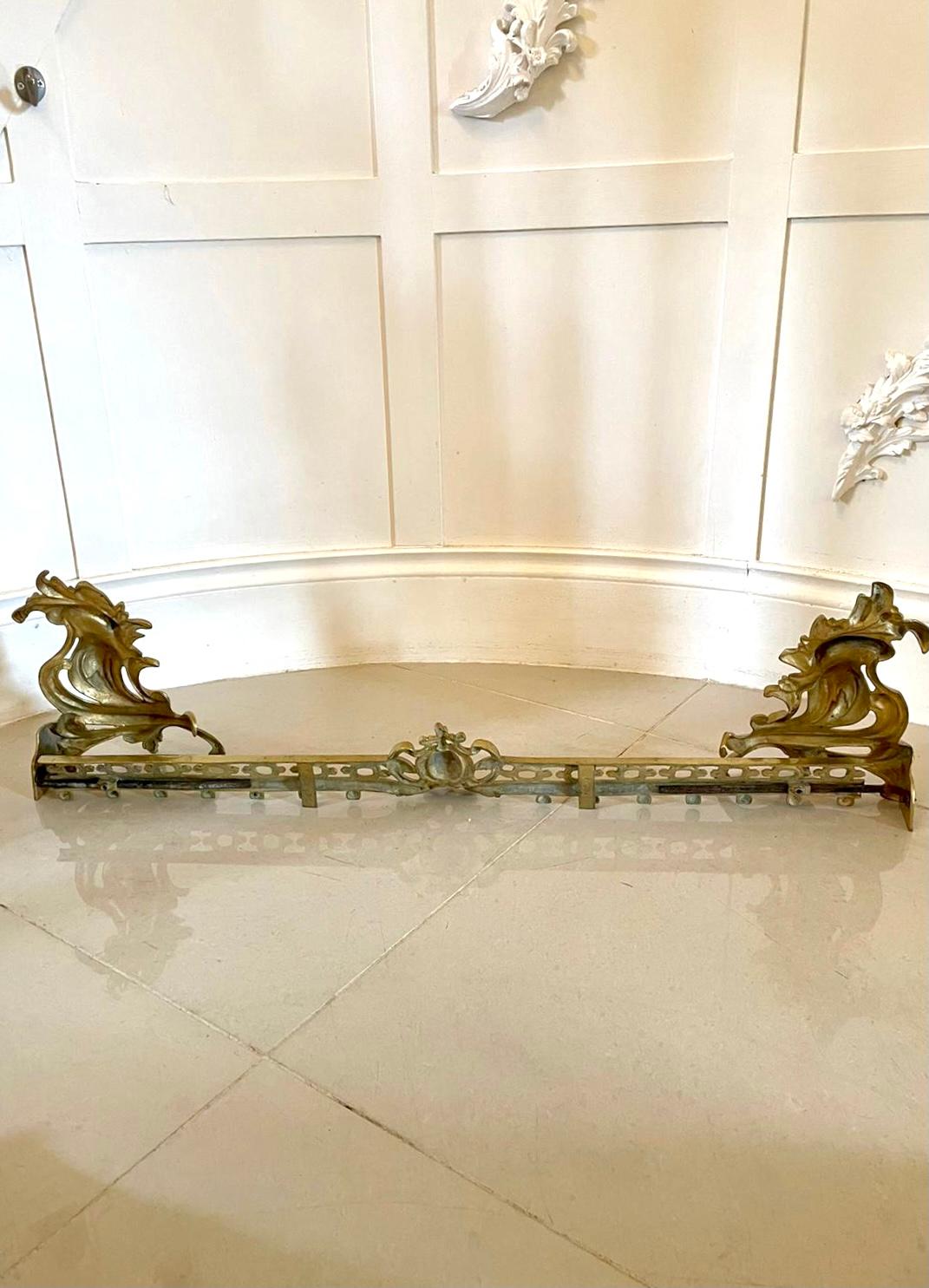Fine Quality French Ornate Gilded Brass Extending Fender In Excellent Condition For Sale In Suffolk, GB