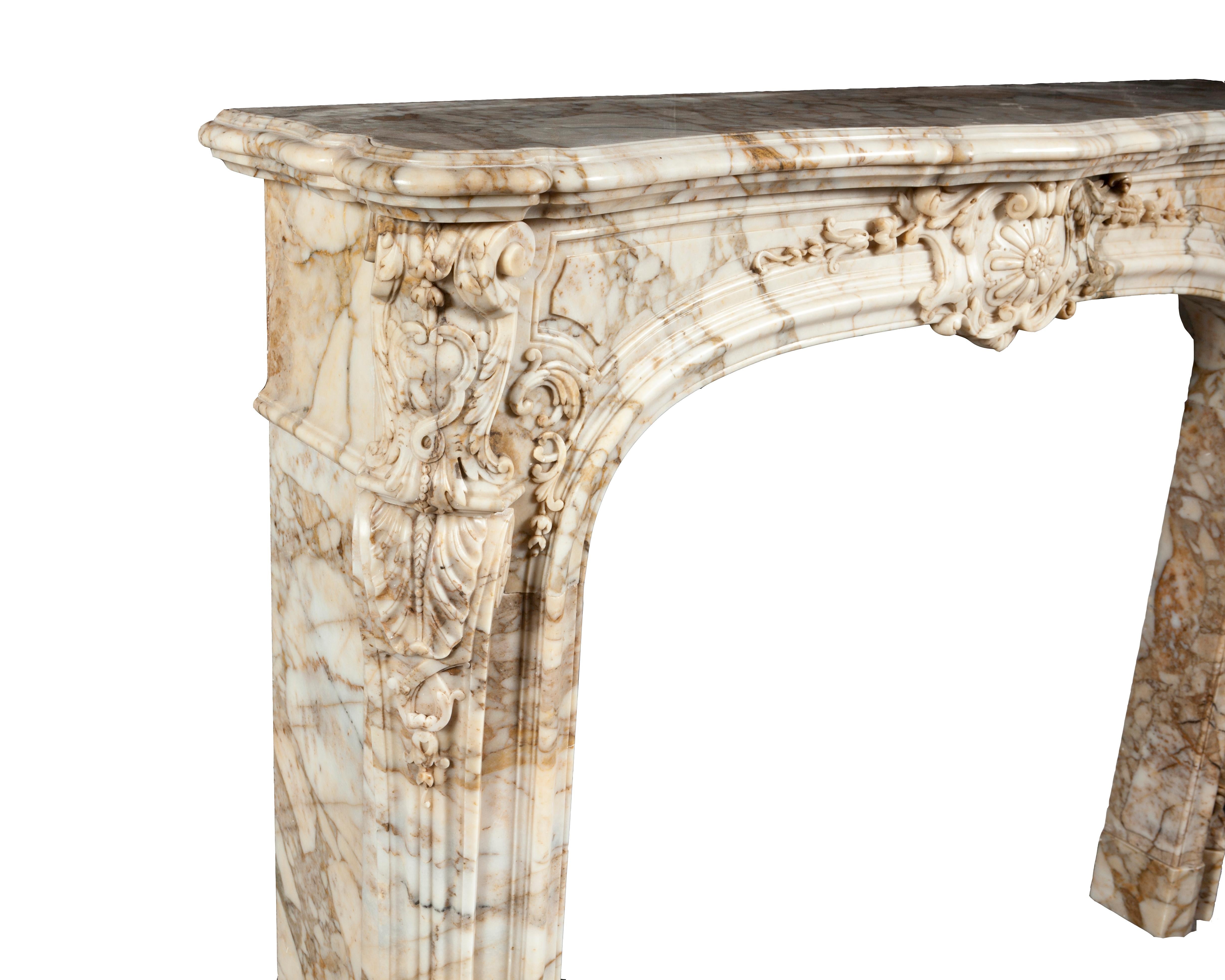 Fine quality French Regency style small marble fireplace In Good Condition For Sale In Brussel, BE