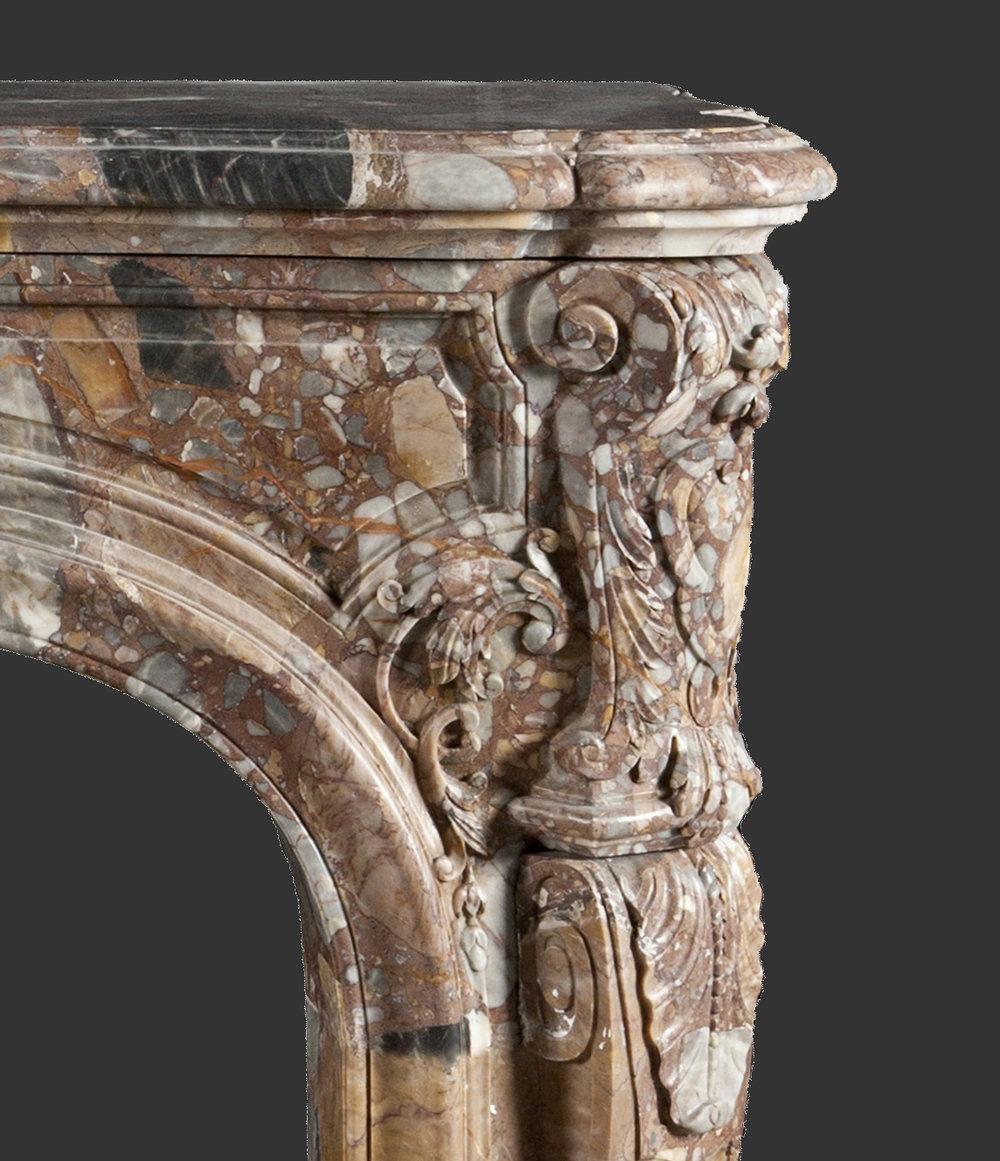 Fine quality French Regency style small marble fireplace  In Good Condition For Sale In Brussel, BE