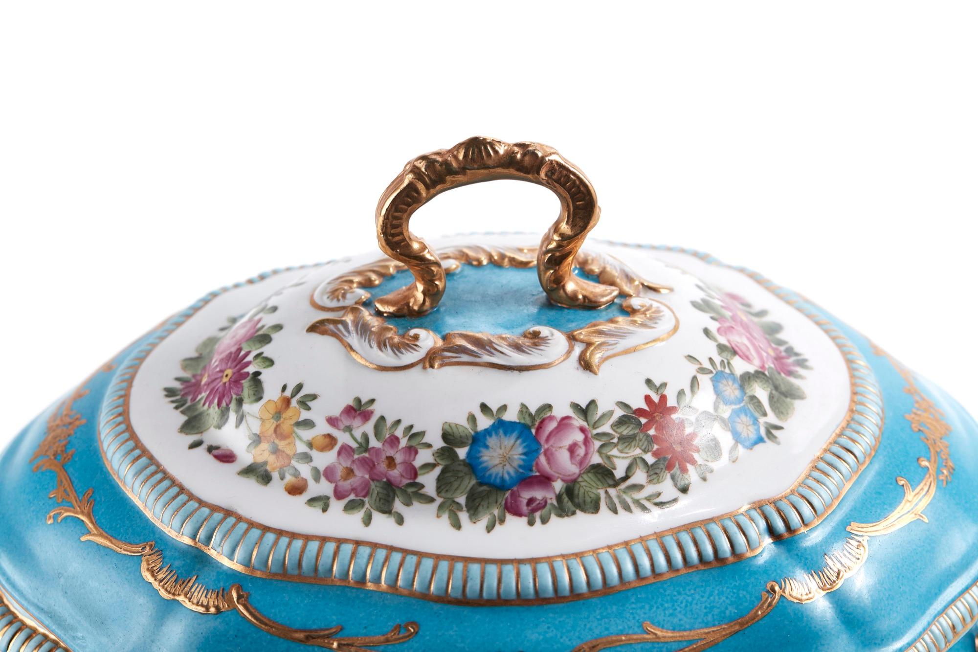 Fine Quality French Sevres Porcelain Tureen (Viktorianisch)