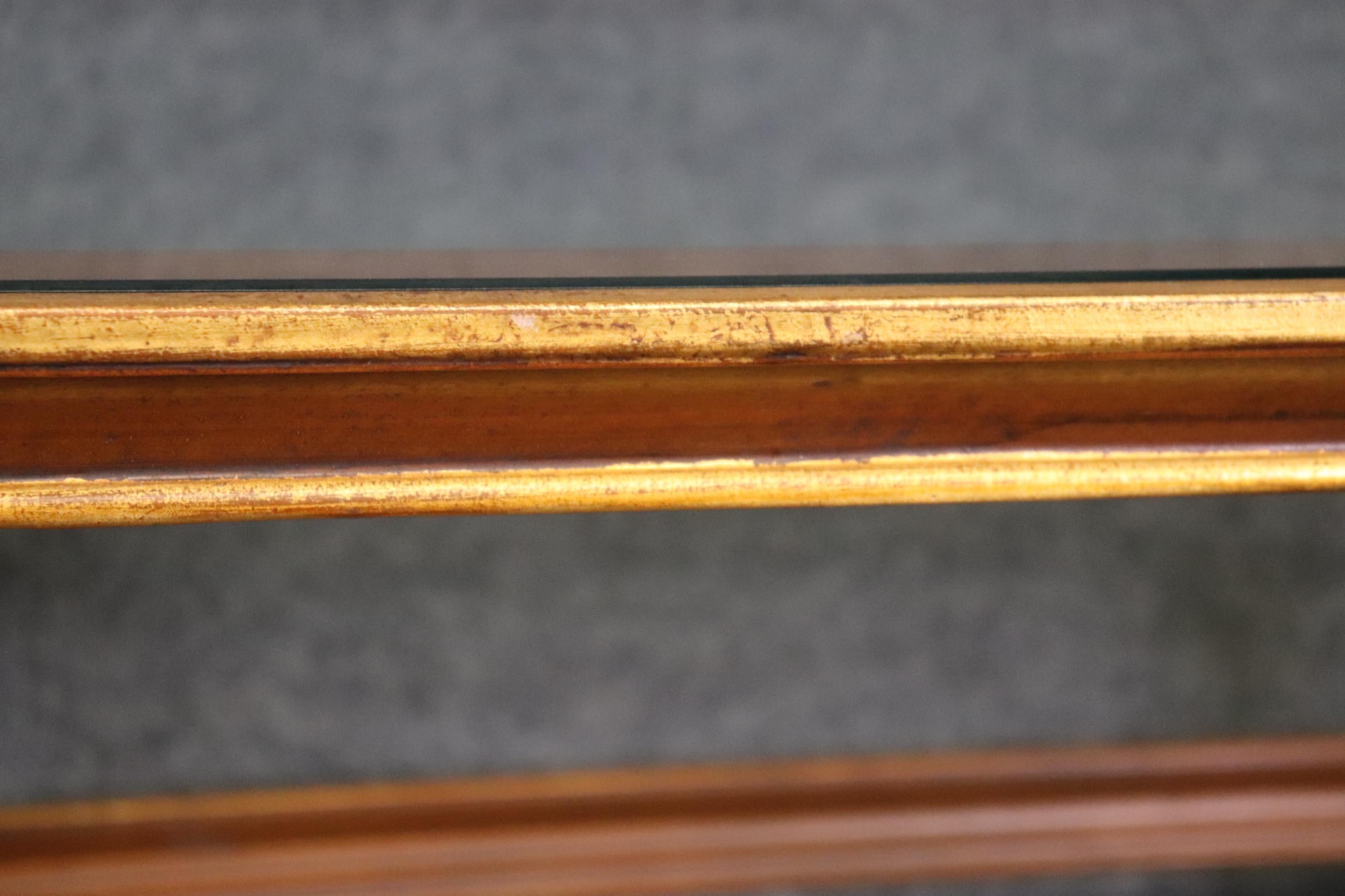Vergoldeter französischer Empire-Stil-Couchtisch mit rechteckiger Glasplatte  im Angebot 6