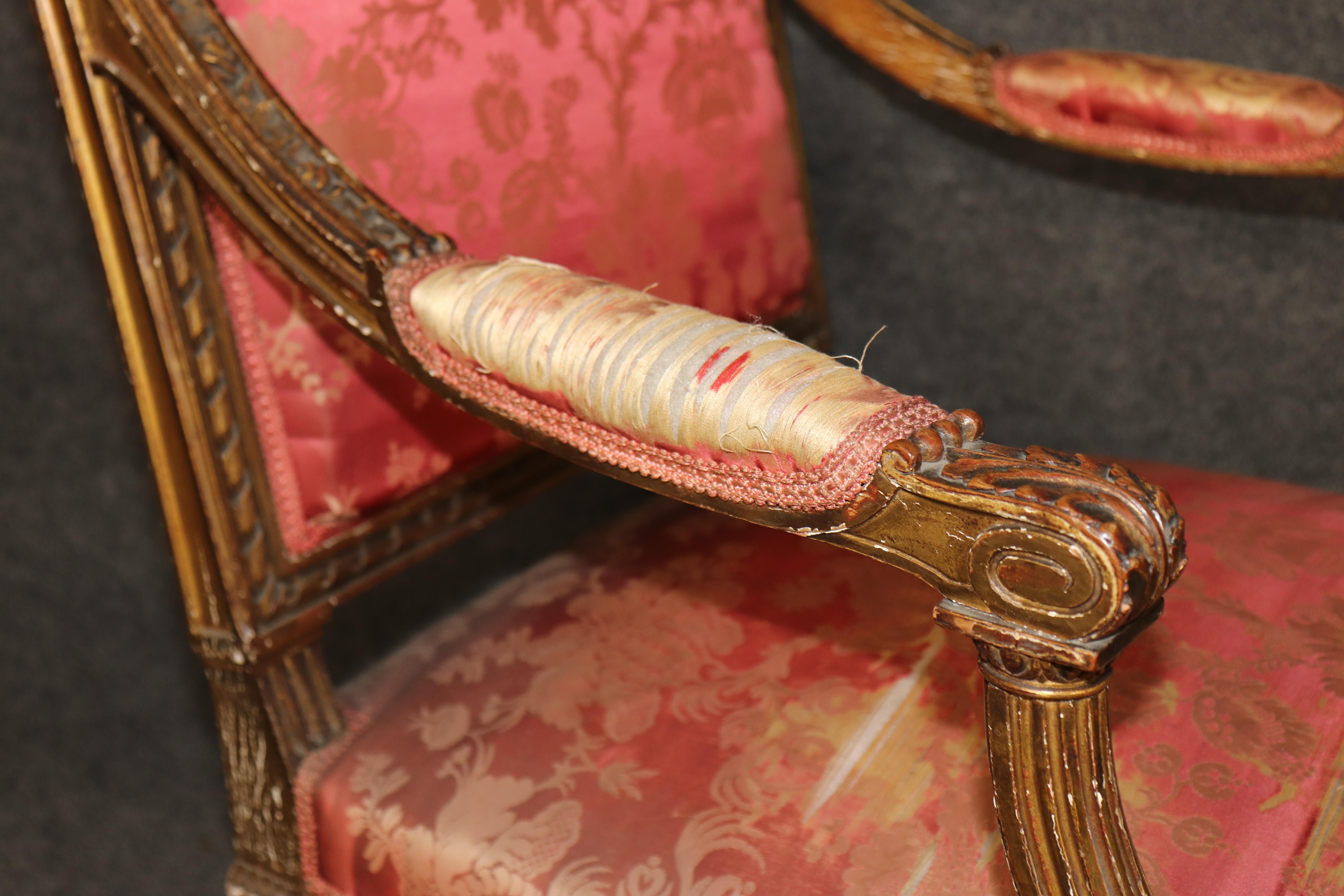 Coppia di poltrone in legno dorato di alta qualità di Antique French Louis XVI in vendita 3