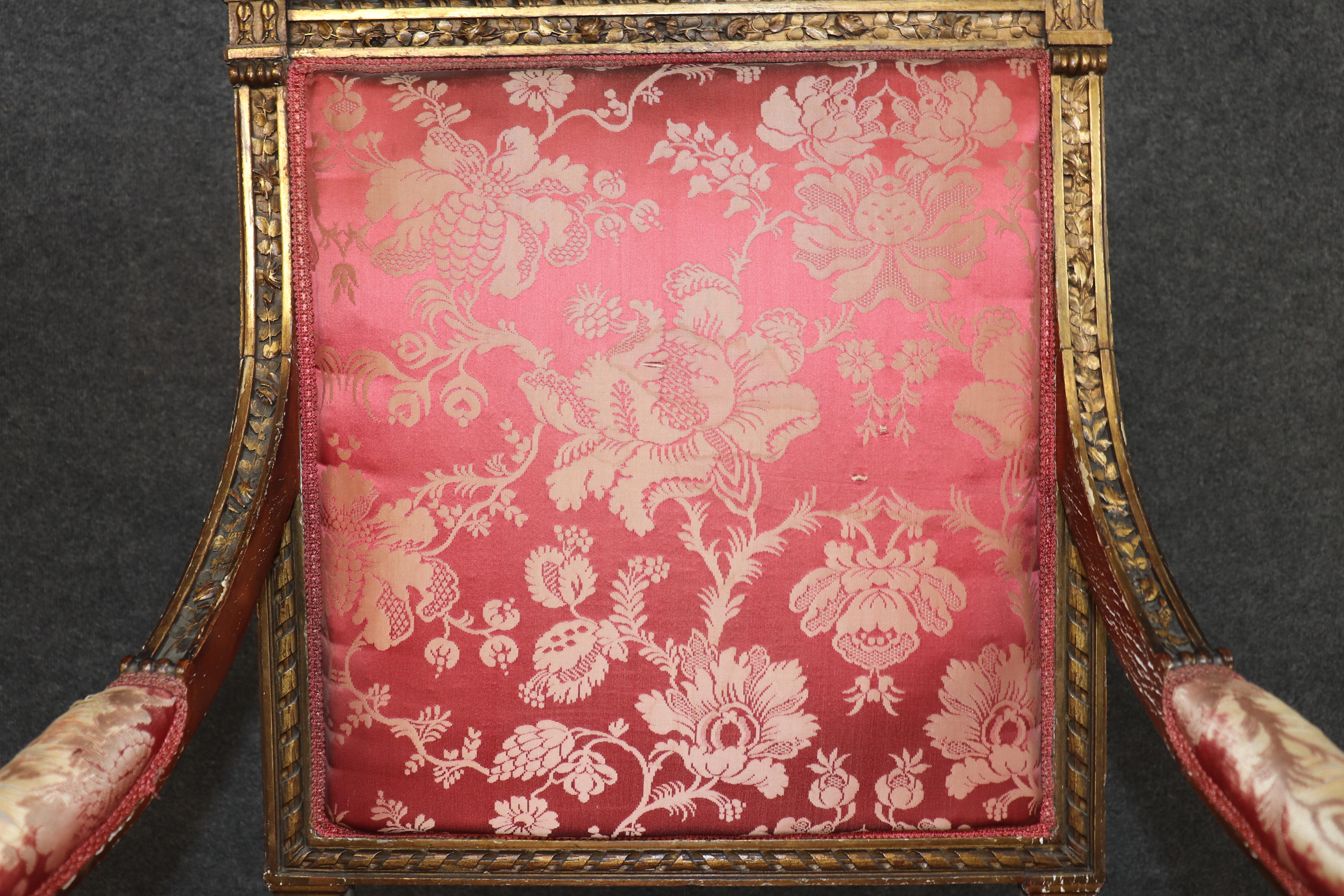 Coppia di poltrone in legno dorato di alta qualità di Antique French Louis XVI in vendita 5