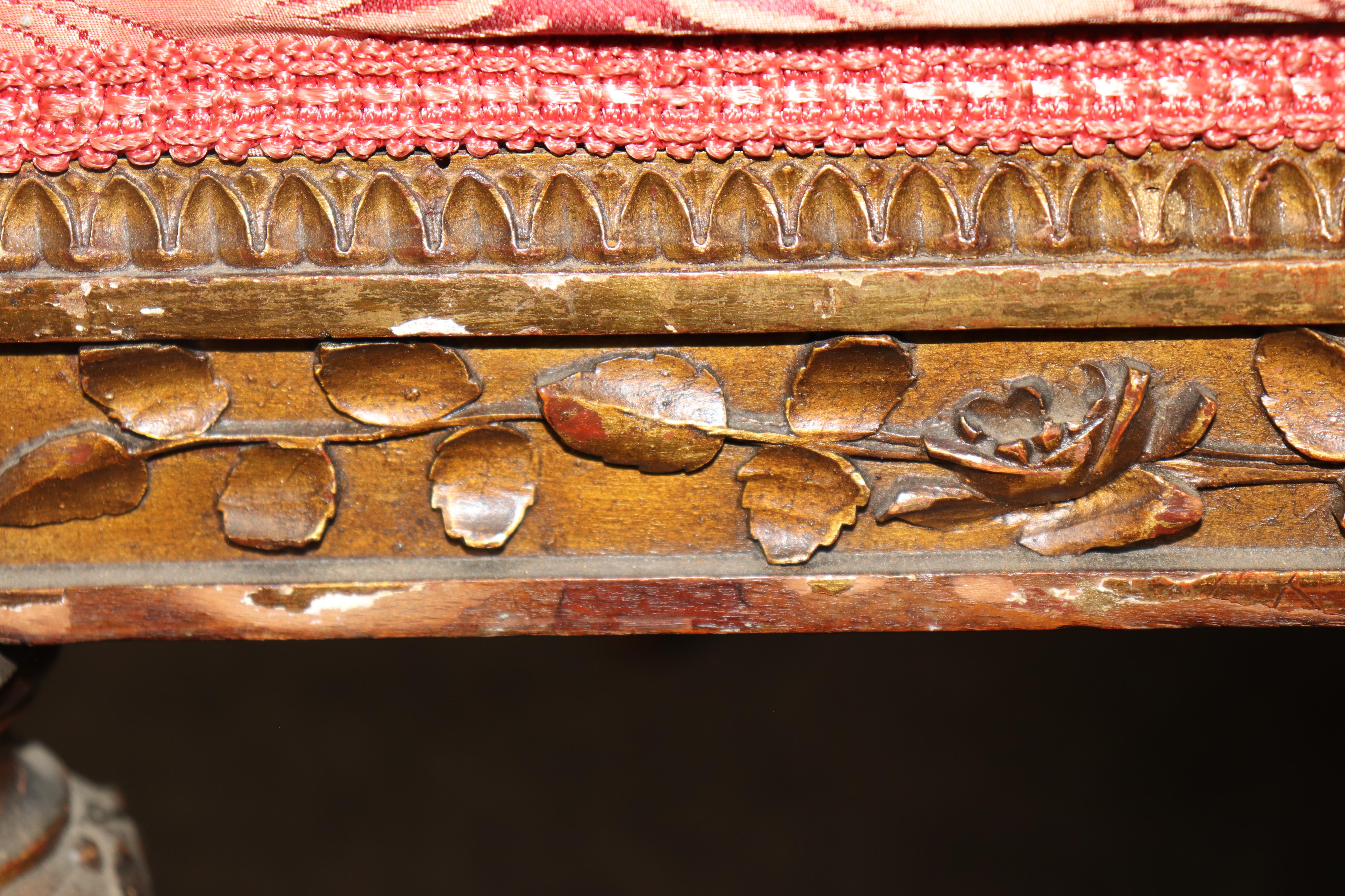 Coppia di poltrone in legno dorato di alta qualità di Antique French Louis XVI in vendita 7
