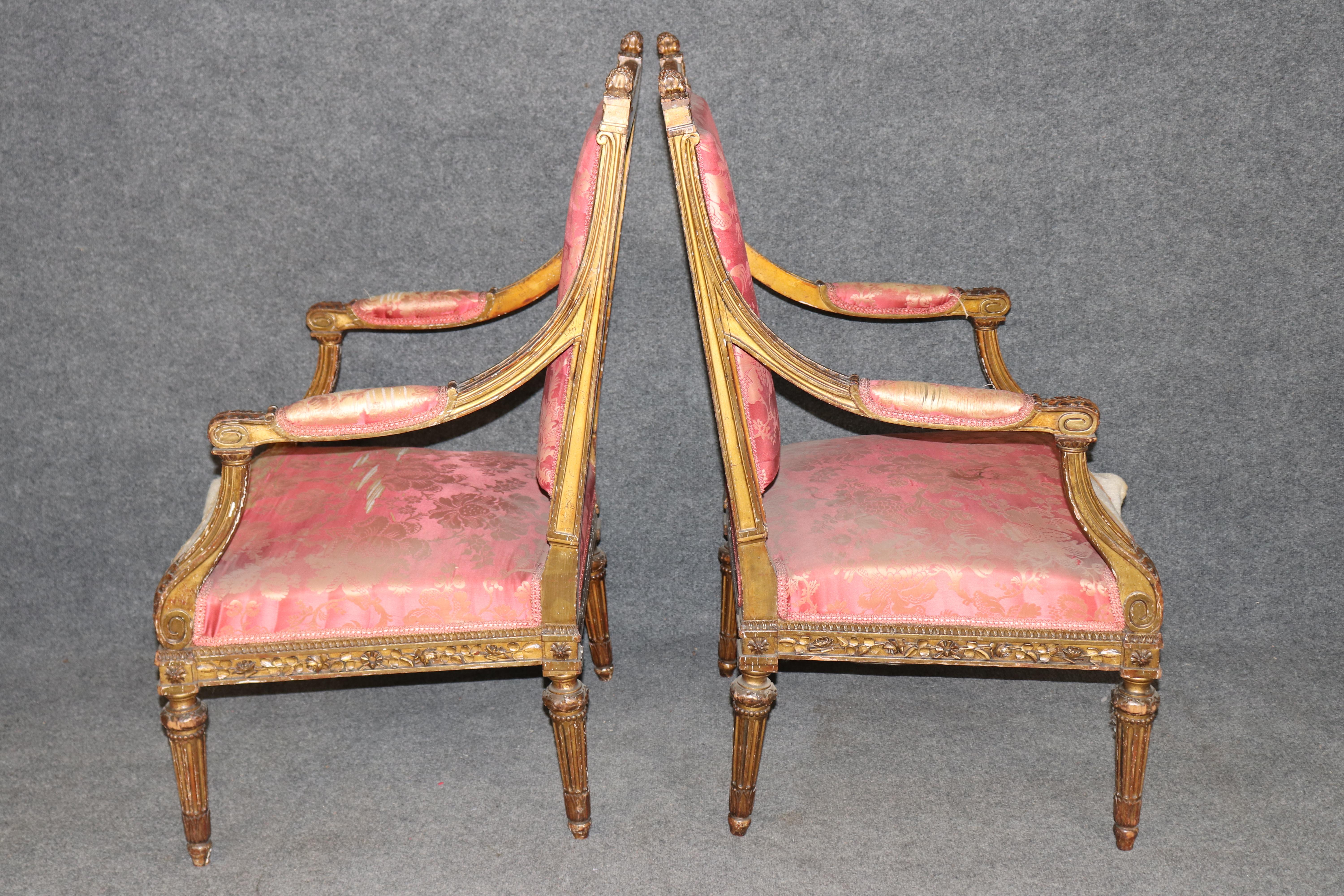 Francese Coppia di poltrone in legno dorato di alta qualità di Antique French Louis XVI in vendita