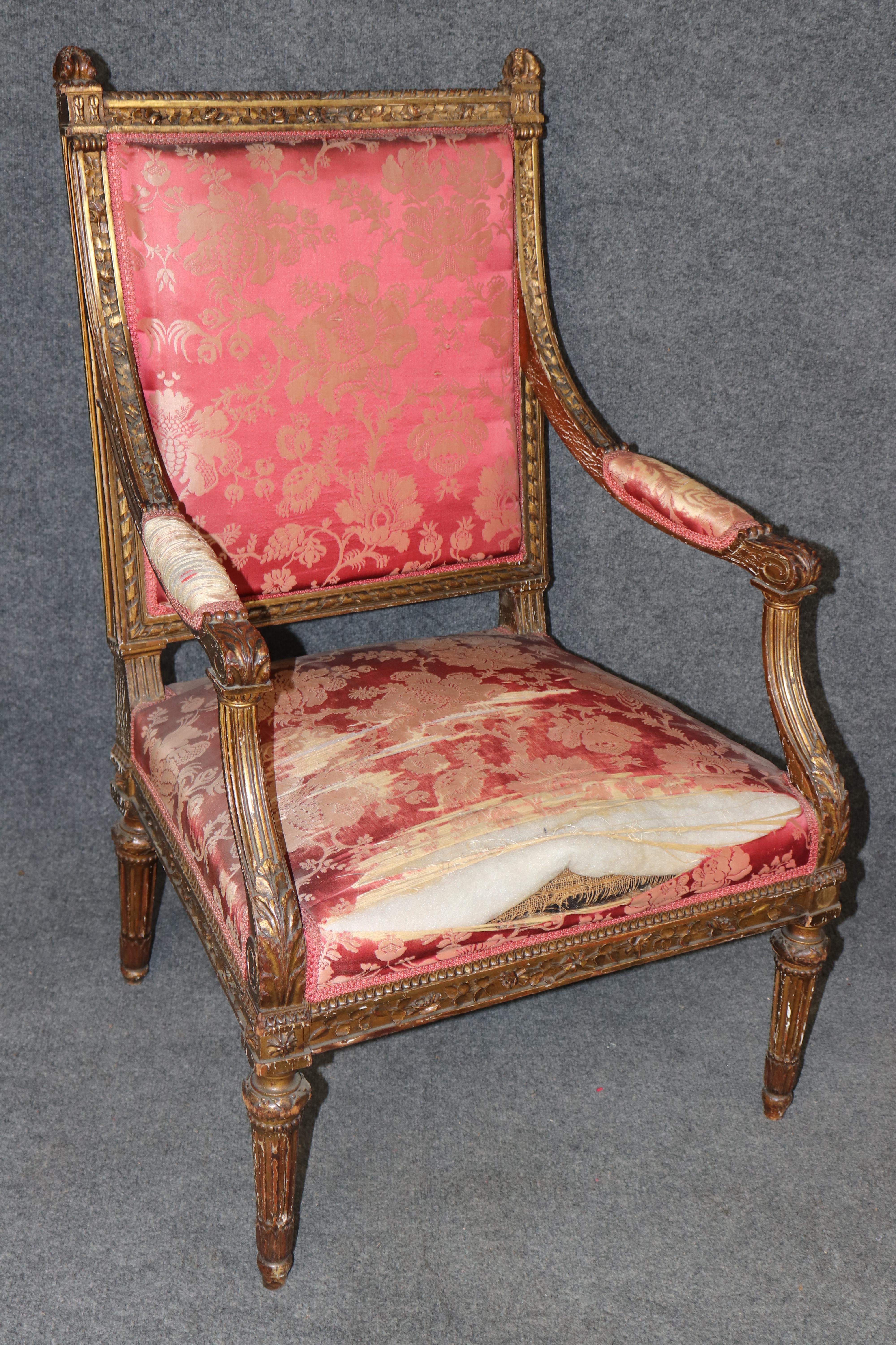 Noce Coppia di poltrone in legno dorato di alta qualità di Antique French Louis XVI in vendita