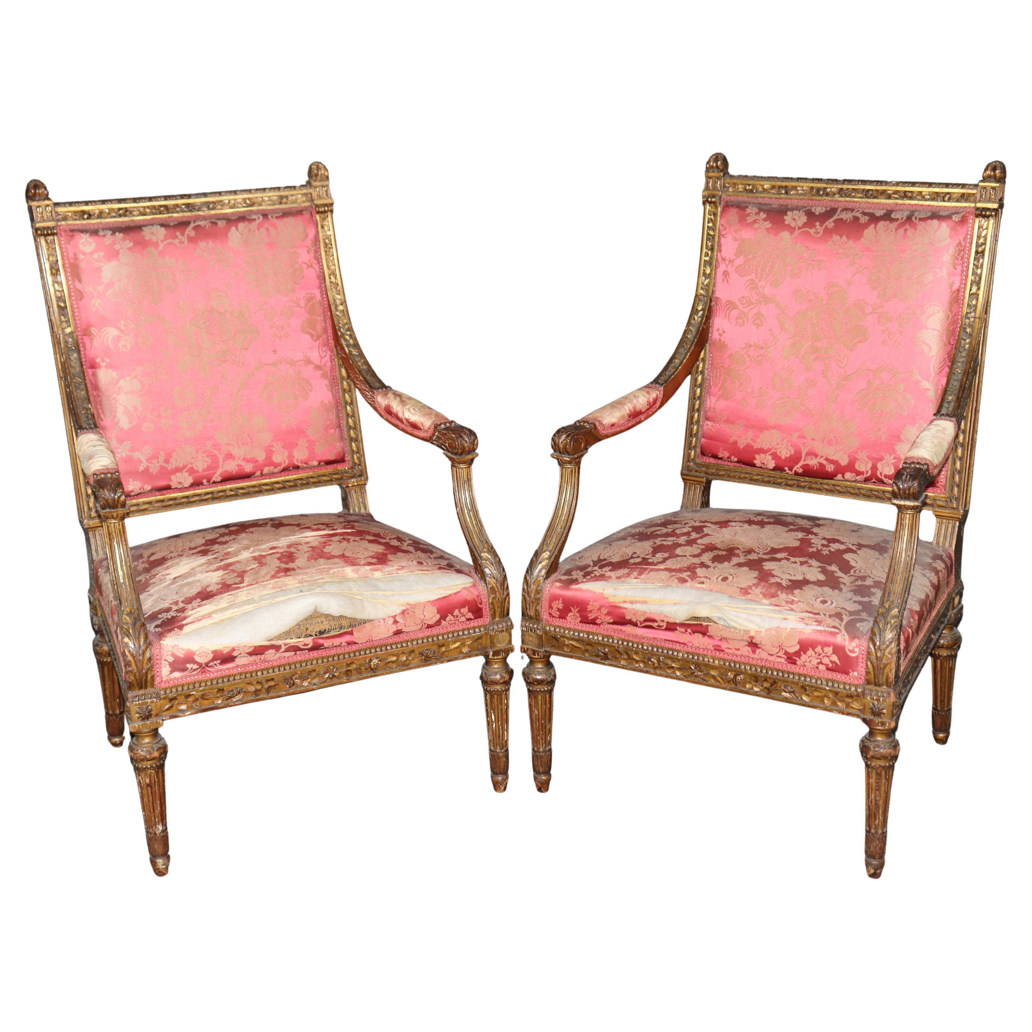 Coppia di poltrone in legno dorato di alta qualità di Antique French Louis XVI in vendita