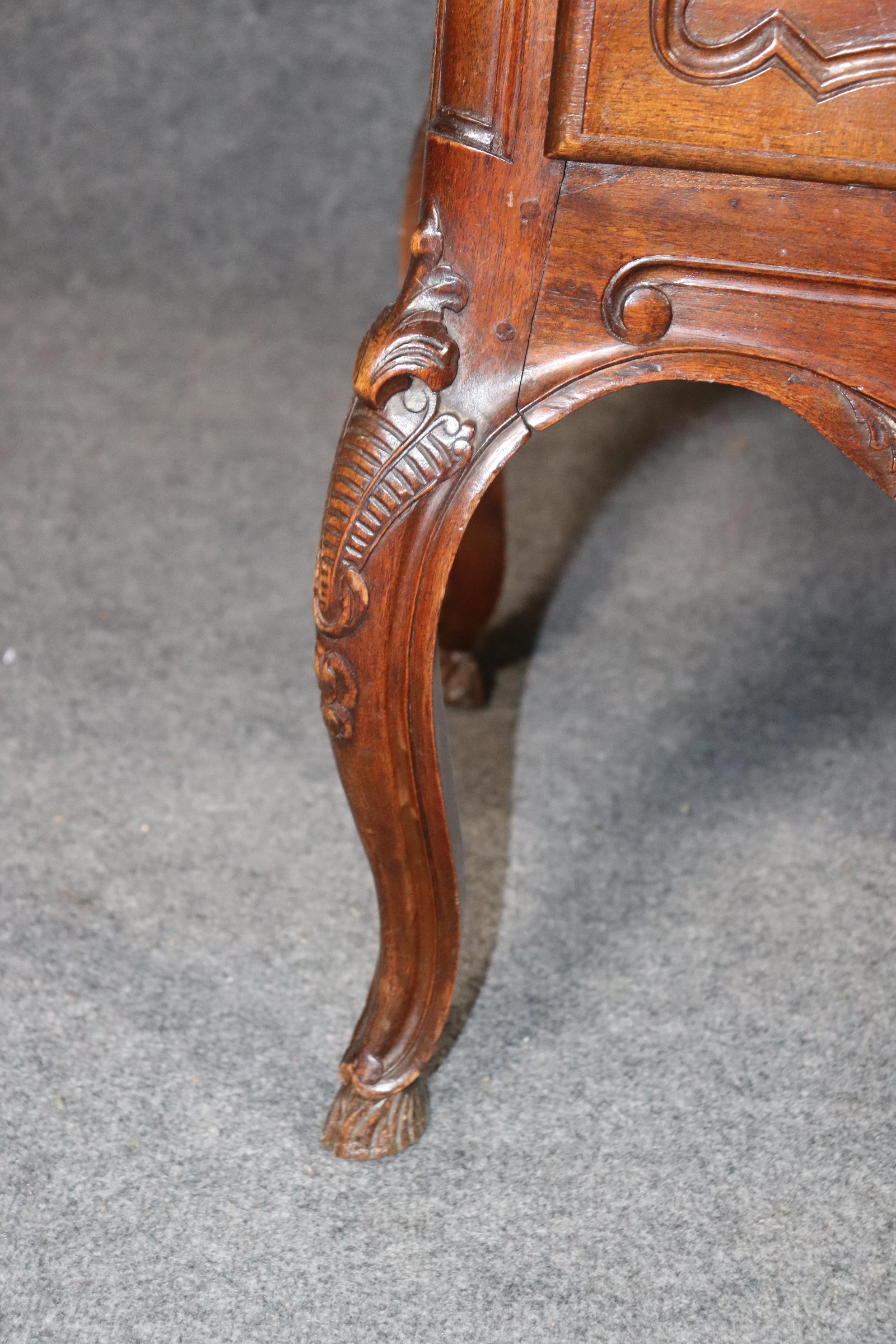Fine Quality Handmade Carved Walnut French Louis XV Commode, circa 1920 For Sale 6