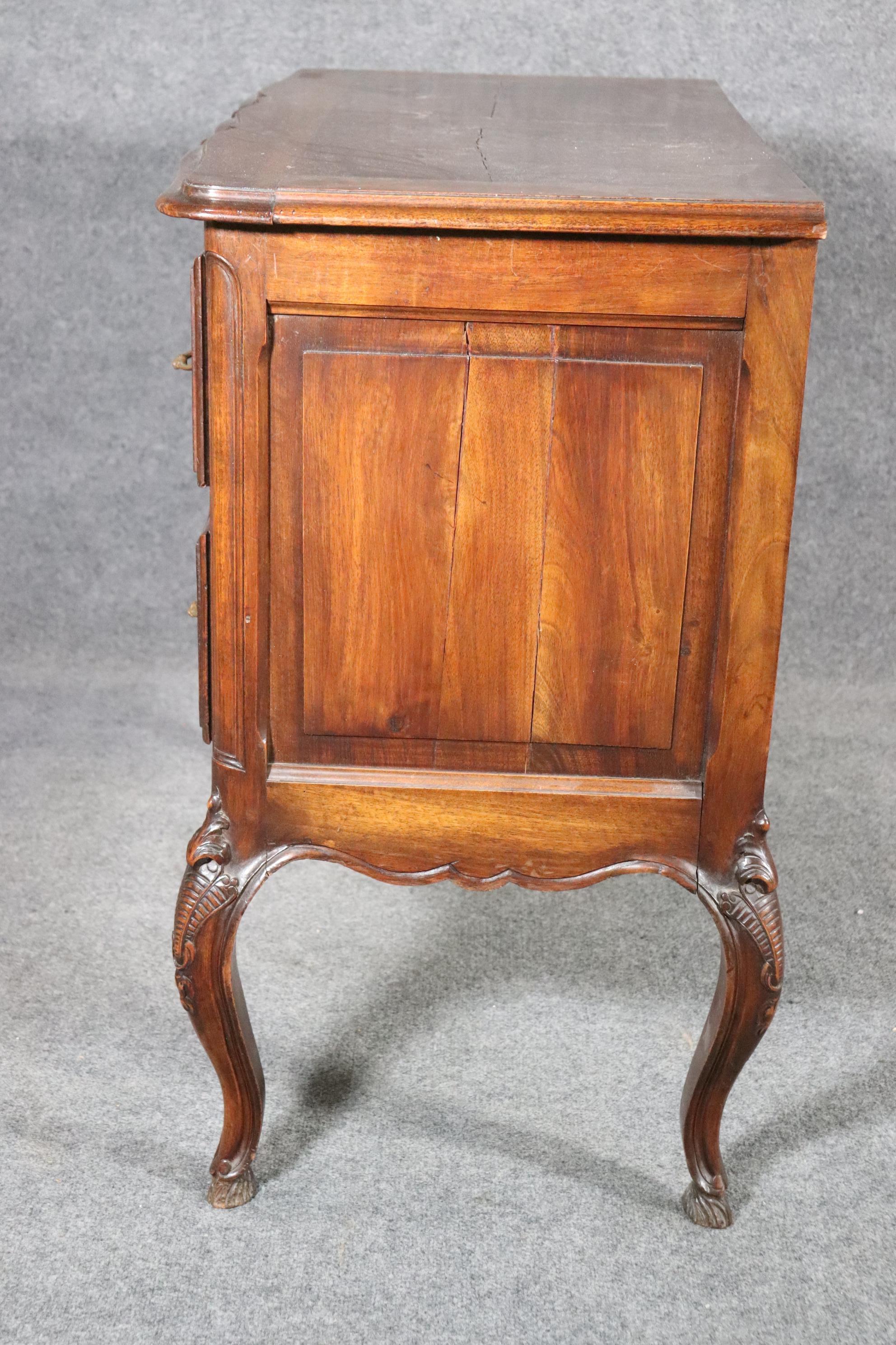 Fine Quality Handmade Carved Walnut French Louis XV Commode, circa 1920 For Sale 1
