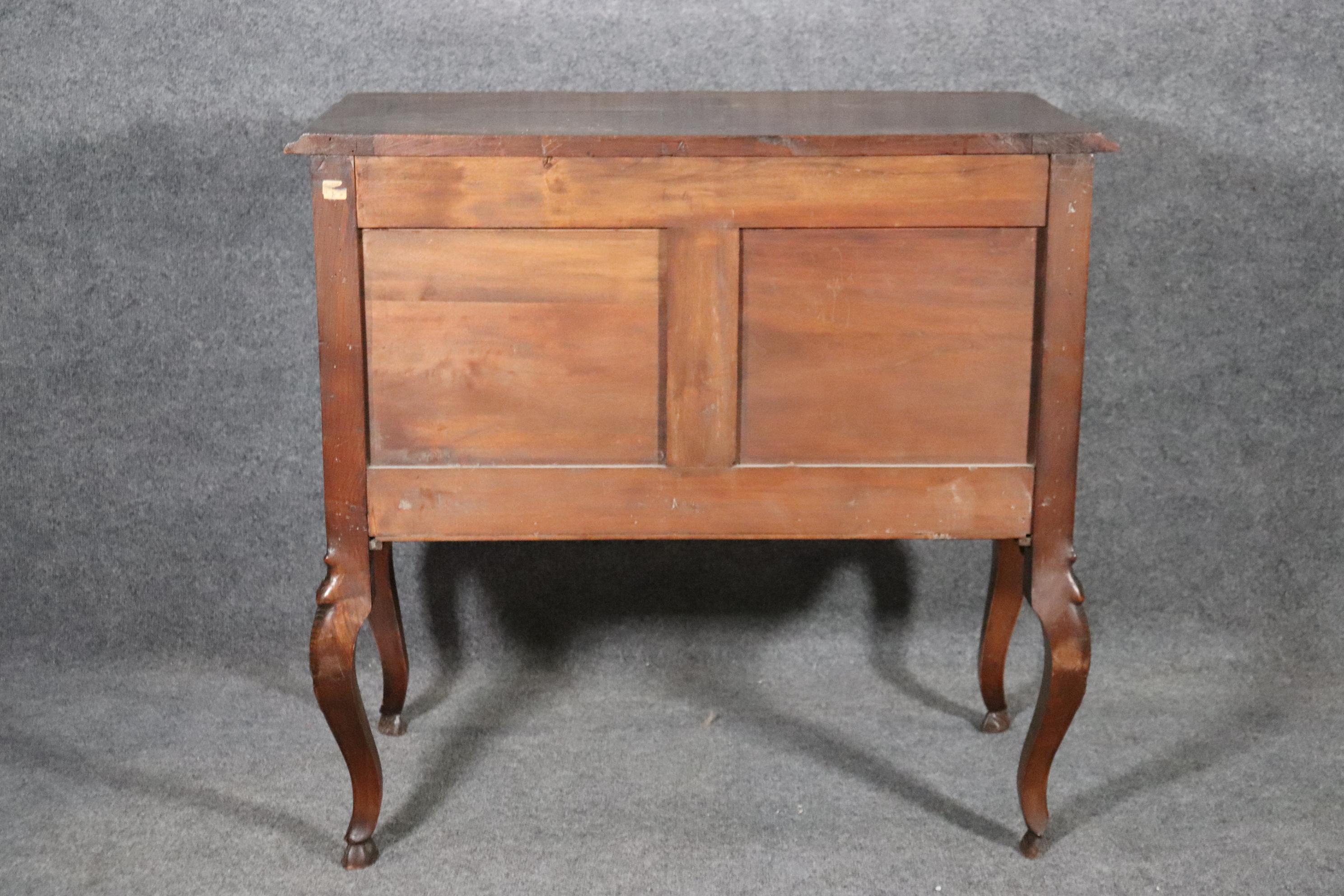 Fine Quality Handmade Carved Walnut French Louis XV Commode, circa 1920 For Sale 2