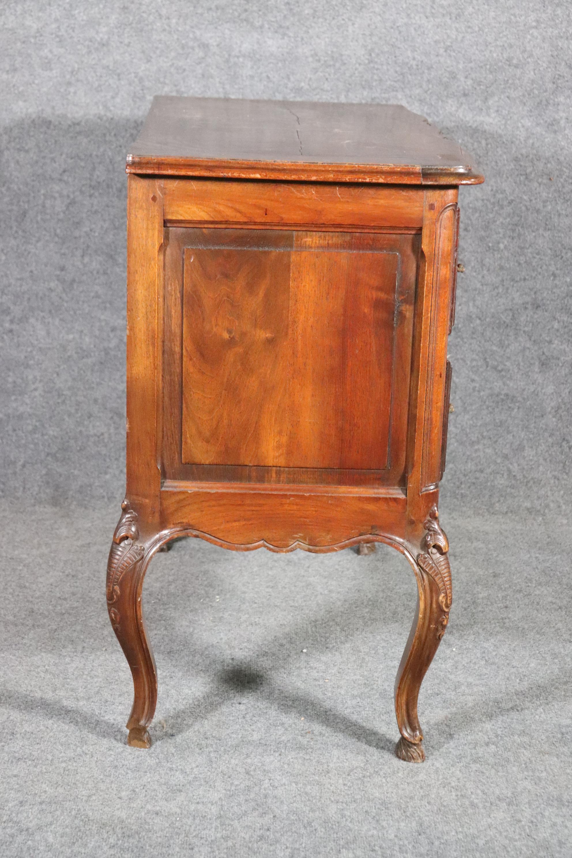 Fine Quality Handmade Carved Walnut French Louis XV Commode, circa 1920 For Sale 3
