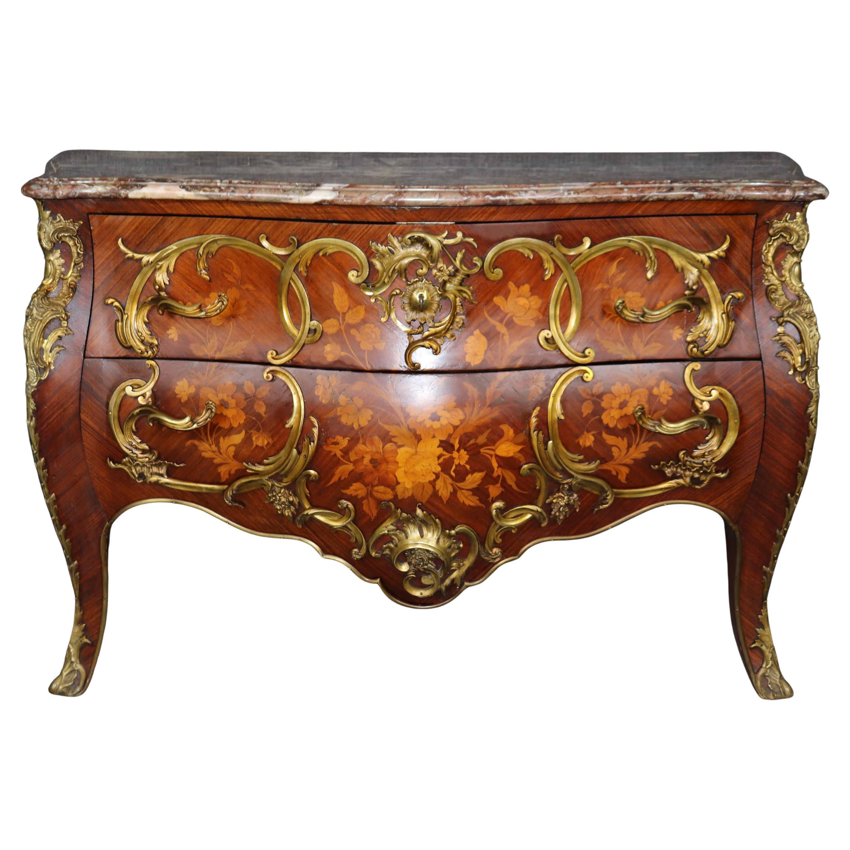 Commodo di qualità con piano in marmo intarsiato in Wood Wood francesi misti montato in bronzo