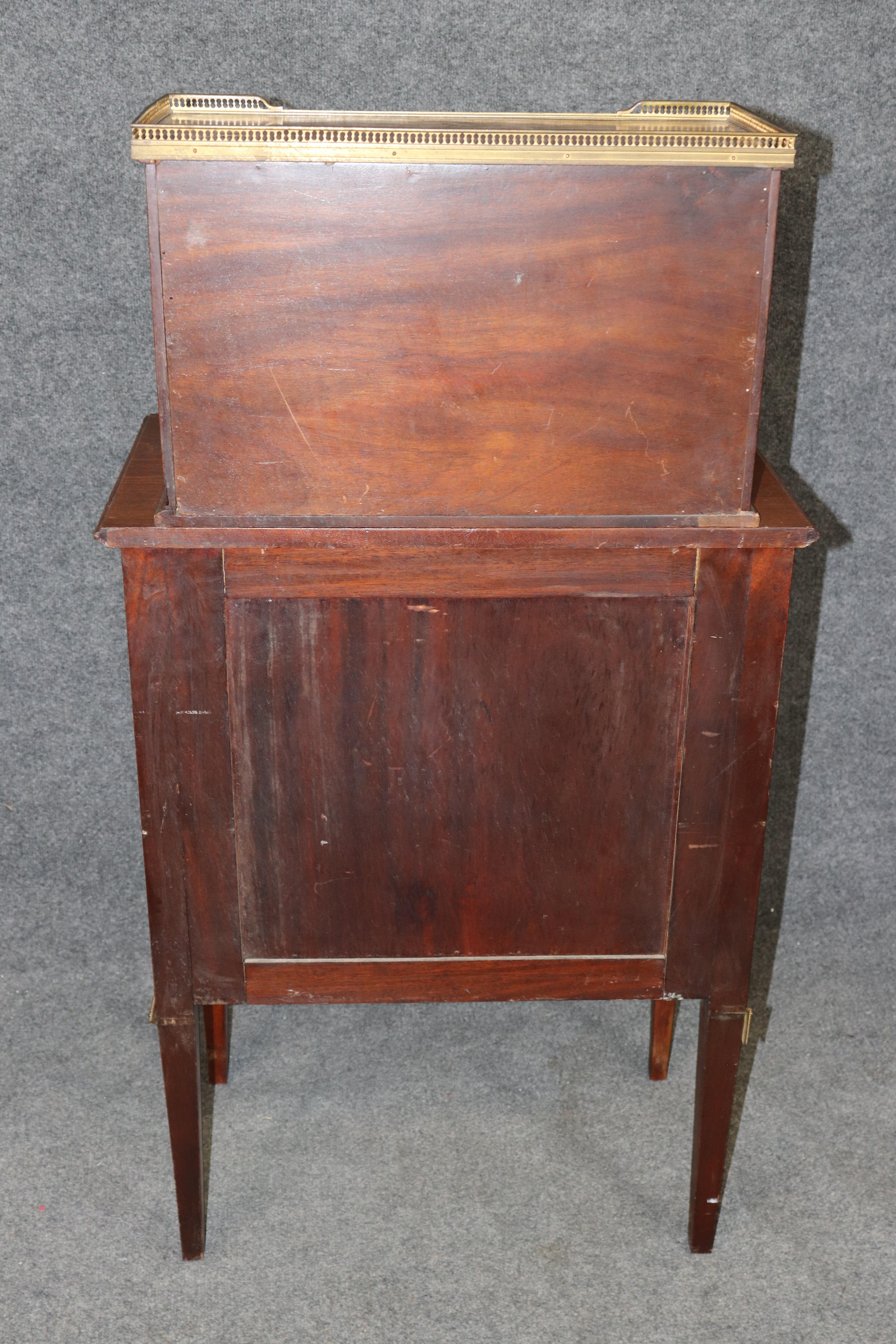 Fine Quality Inlaid Marquetry Petite Louis XVI Mahogany Secretary Desk In Good Condition For Sale In Swedesboro, NJ