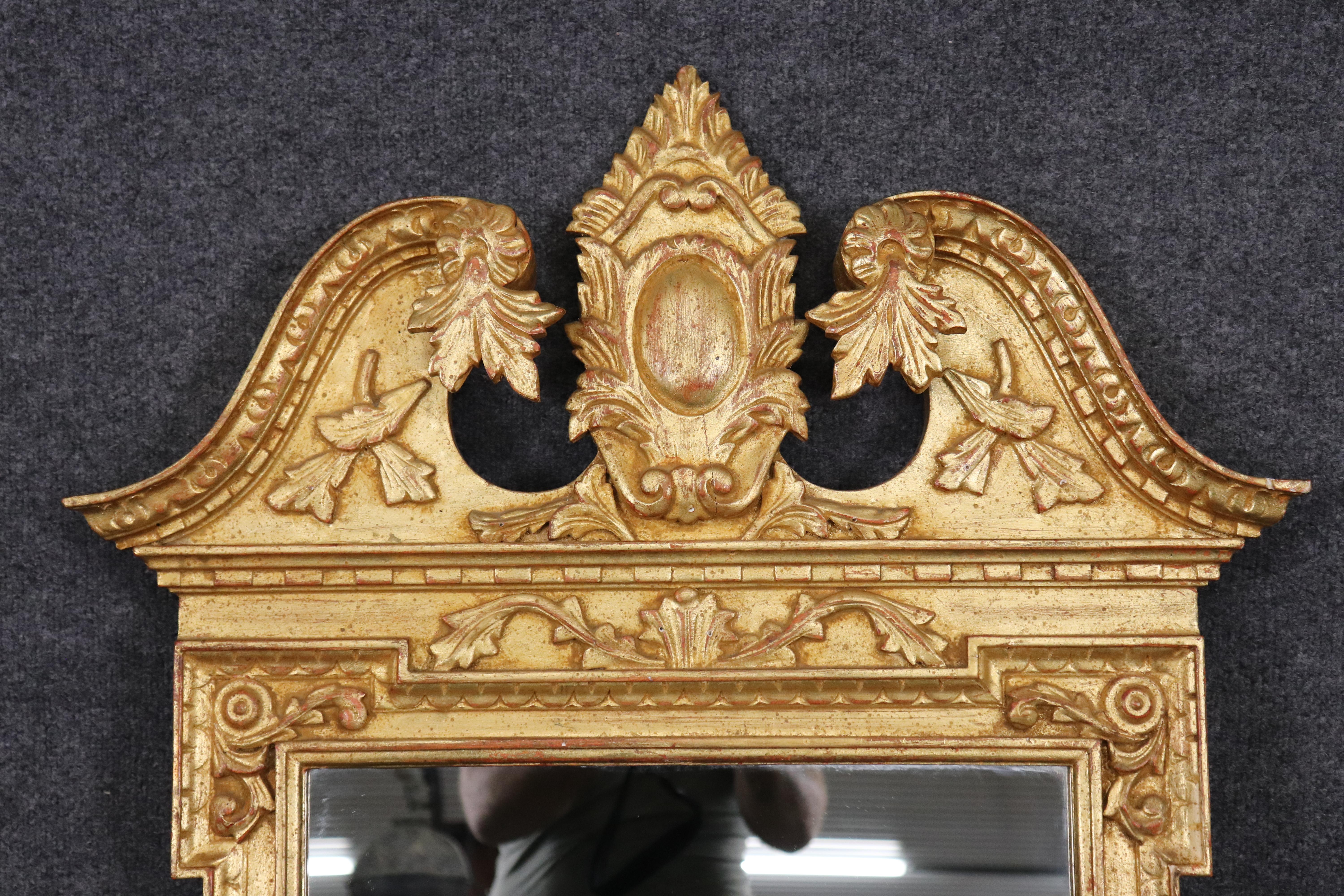 Fédéral Fine Quality Italian Made Federal Style Tall Gilded Carved Wall Mirror (miroir mural sculpté et doré) en vente
