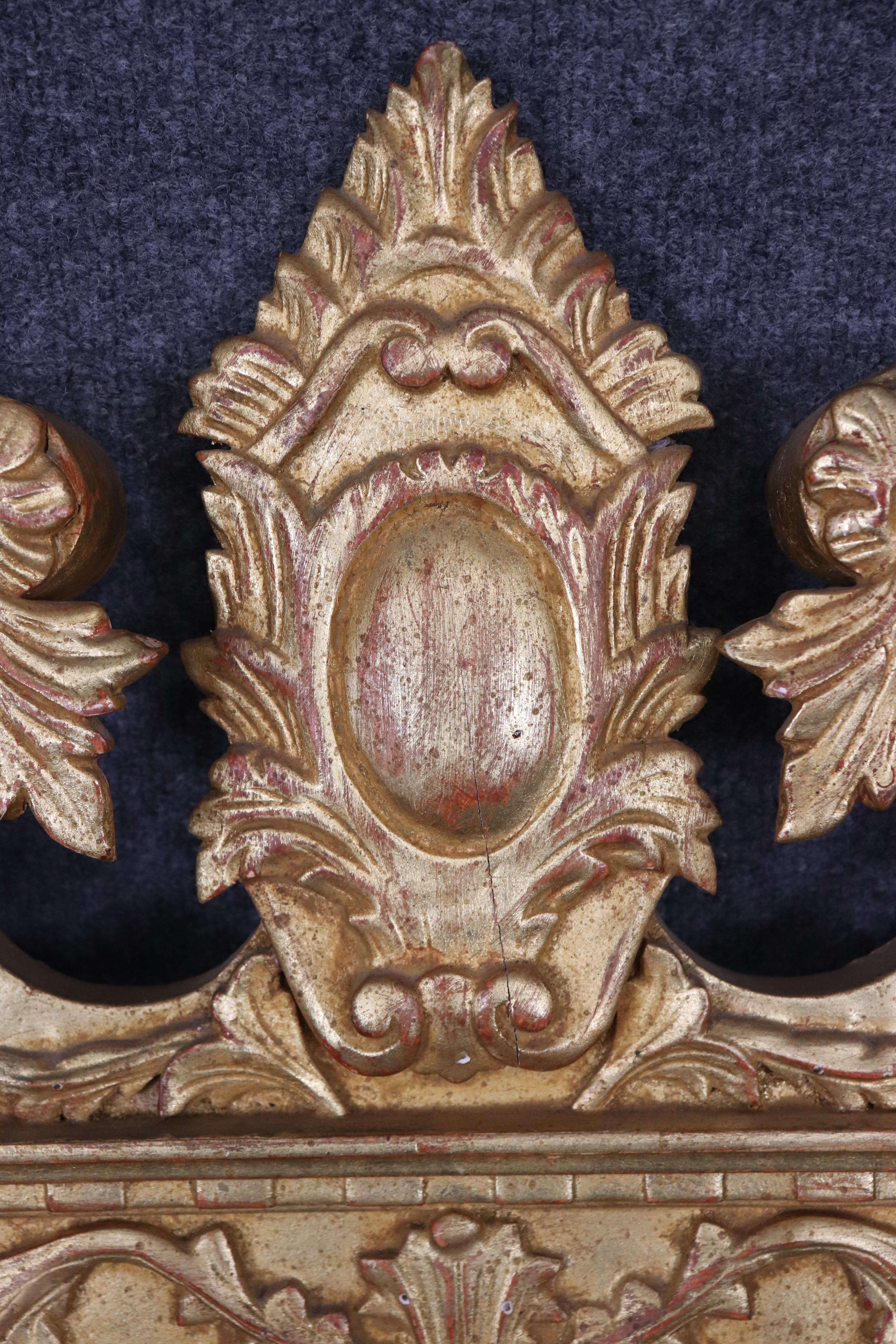 italien Fine Quality Italian Made Federal Style Tall Gilded Carved Wall Mirror (miroir mural sculpté et doré) en vente