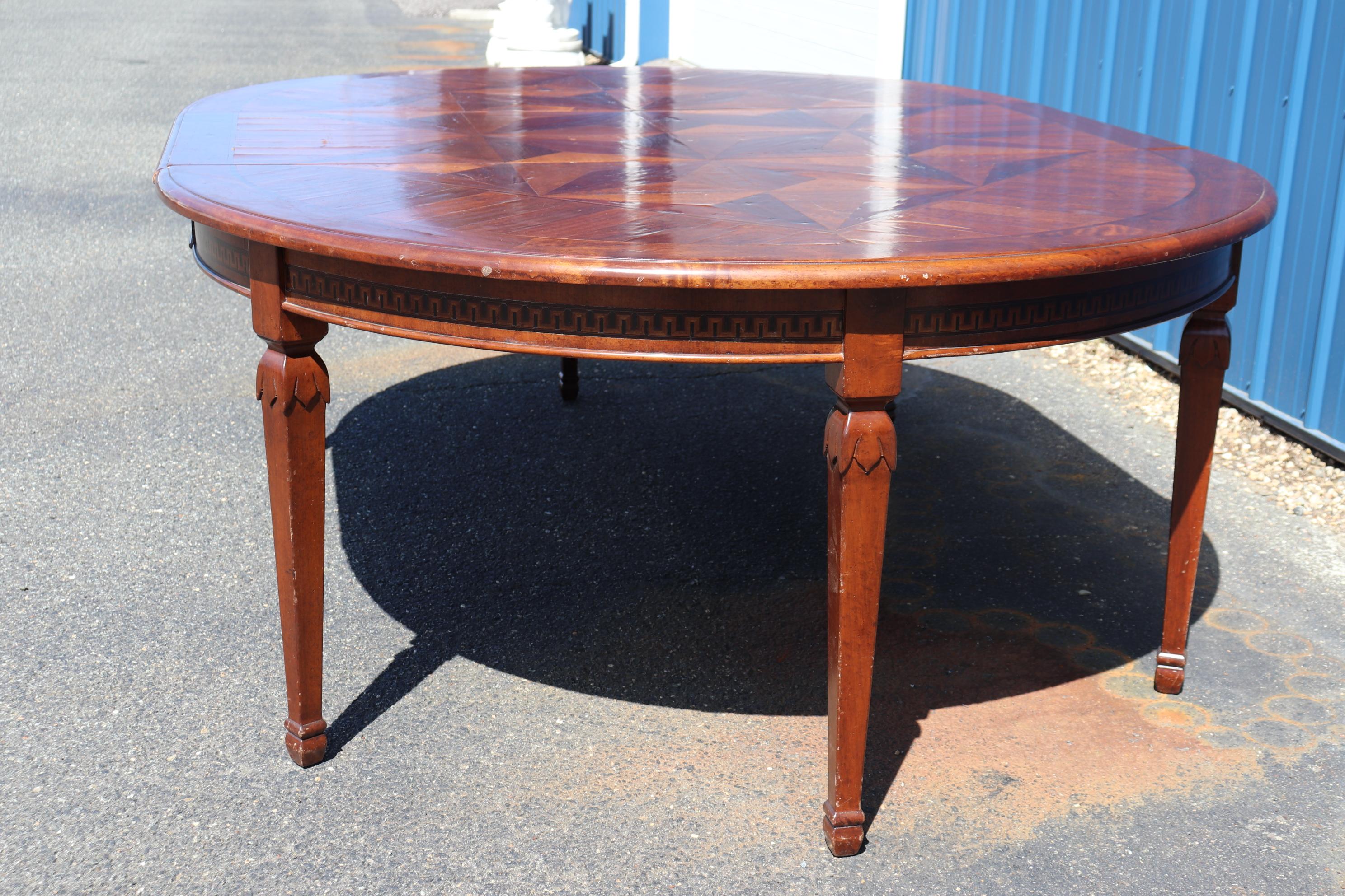 Fine Quality Italian Provincial Paquetry Walnut Dining Table W Leaf In Good Condition For Sale In Swedesboro, NJ