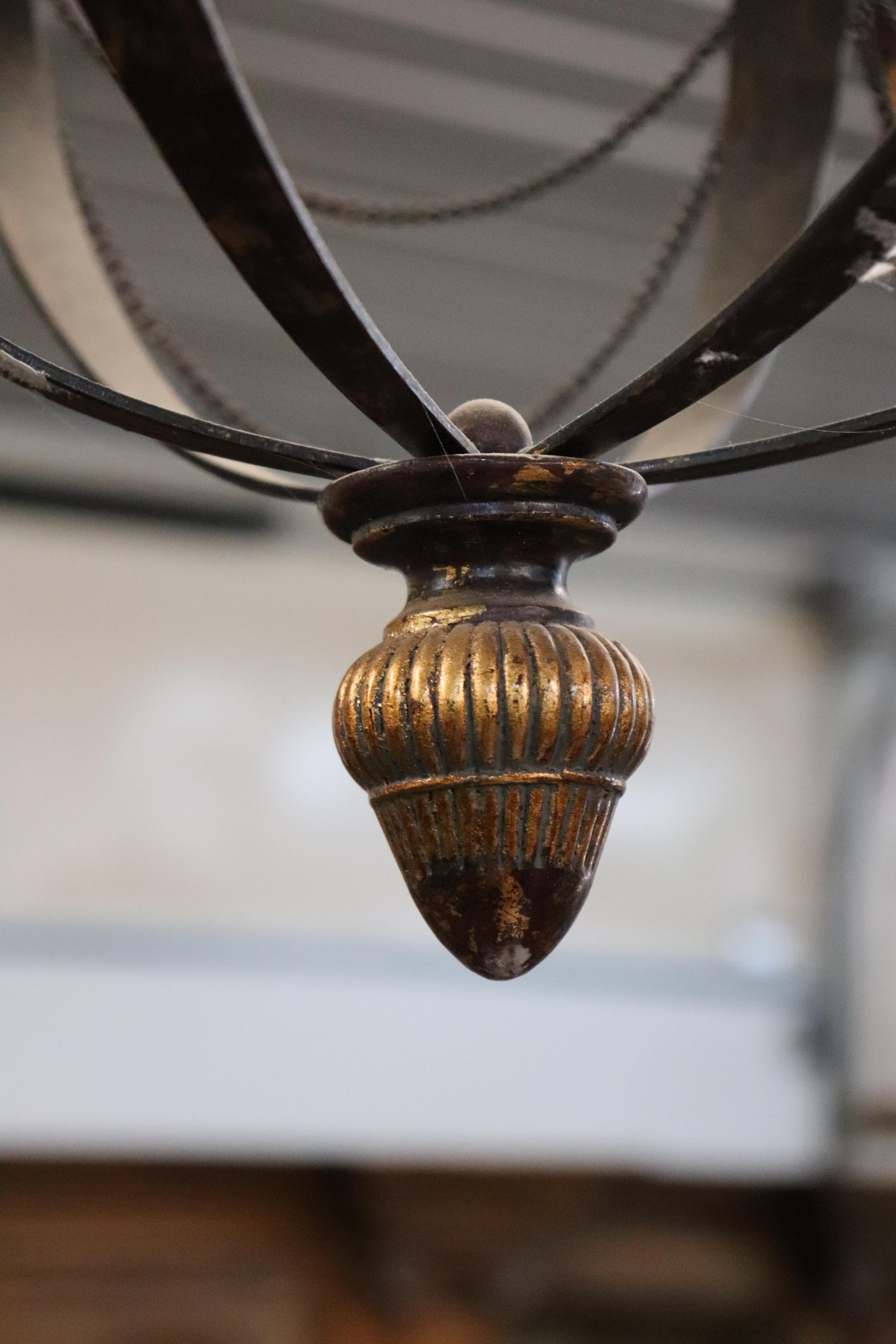 Lustre de style italien Maitland Smith en forme de satellite de belle qualité Bon état - En vente à Swedesboro, NJ