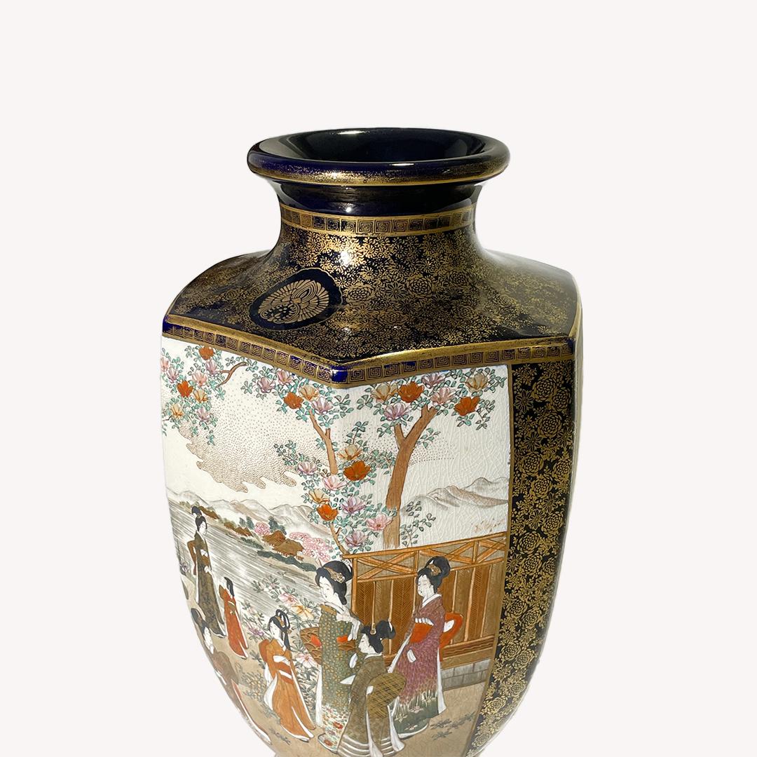 Meiji Fine Quality Japanese Antique Gold Painted Satsuma Earthenware Flower Vase, Meij