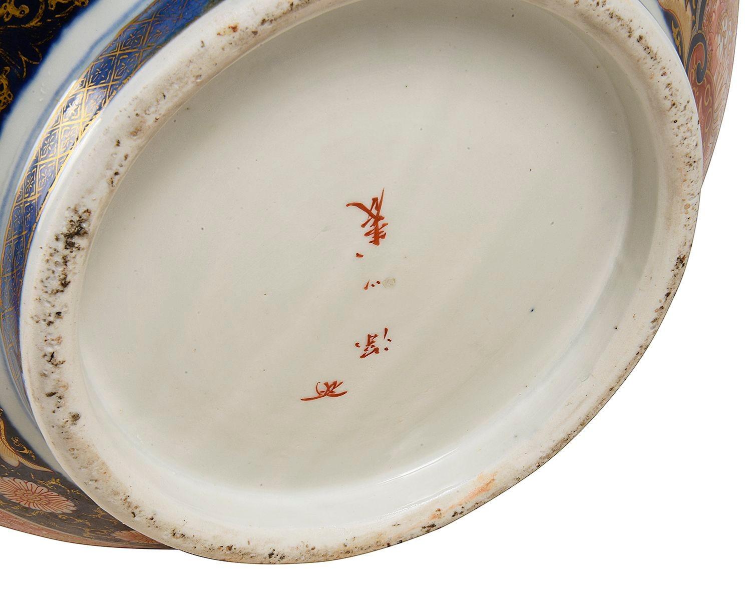 Fine quality Japanese Imari bottle vase, Meiji period. For Sale 7