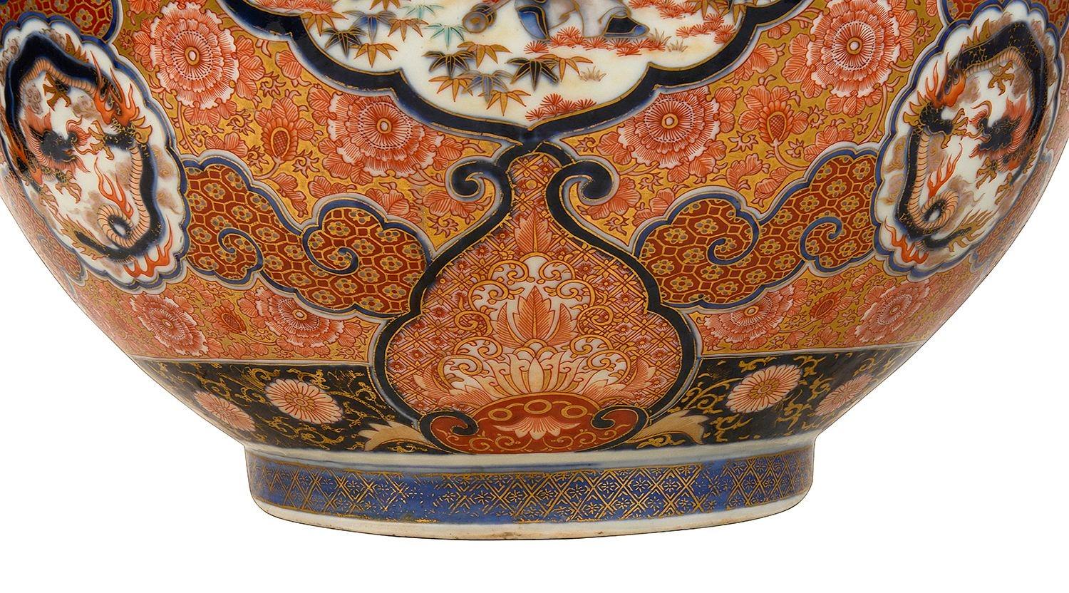 19th Century Fine quality Japanese Imari bottle vase, Meiji period. For Sale