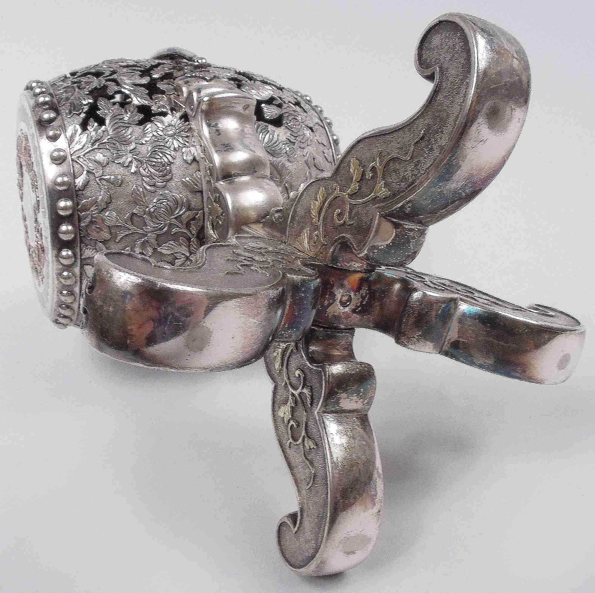 Quemador de Incienso de Plata Crisantemo Japonés Meiji de Gran Calidad en venta 7