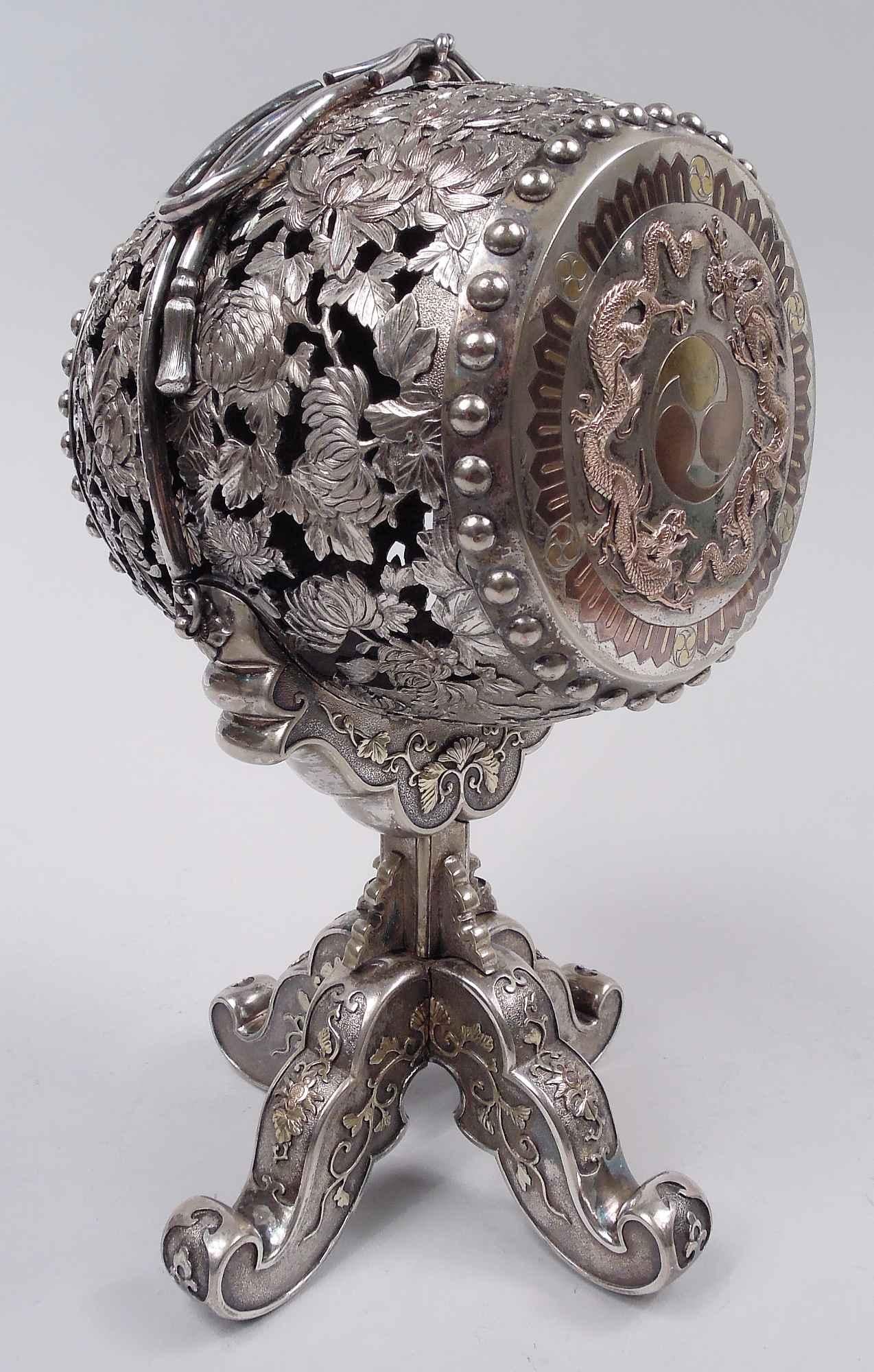 Fine Quality Japanese Meiji Chrysanthemum Silver Incense Burner In Good Condition For Sale In New York, NY
