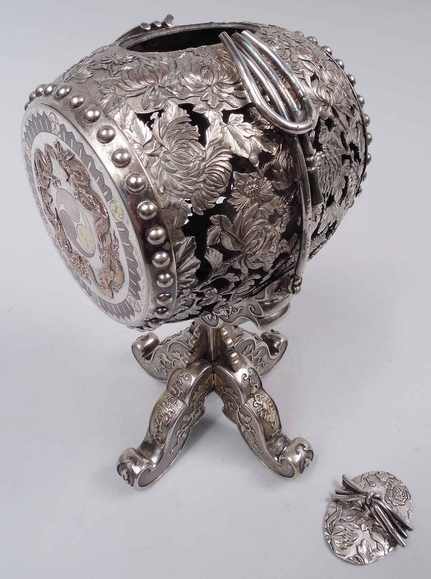 Quemador de Incienso de Plata Crisantemo Japonés Meiji de Gran Calidad Silver en venta