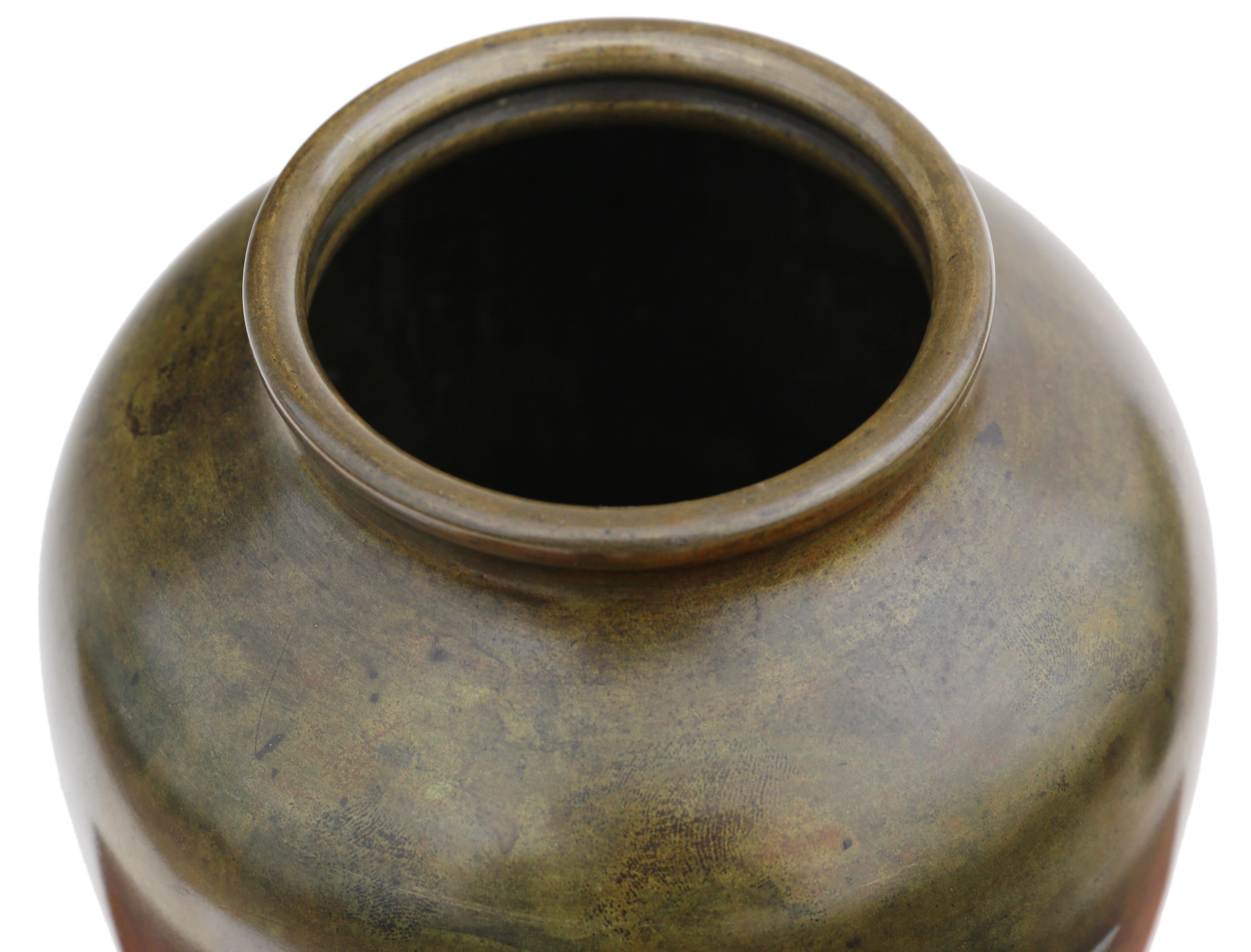Fine Quality Japanese Meiji Period Bronze Vase - Antique, c.1915 For Sale 2